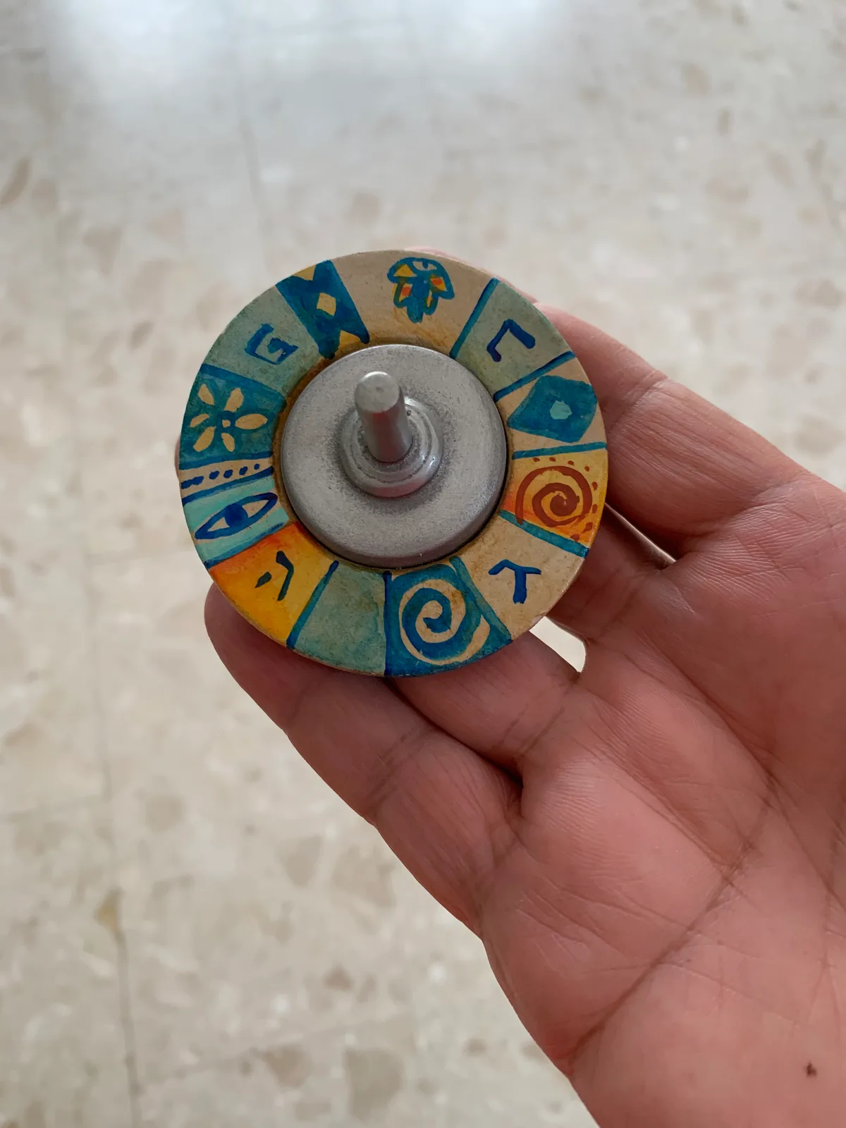 סביבון של האמנית טלי מלמוד  עבודת יד
