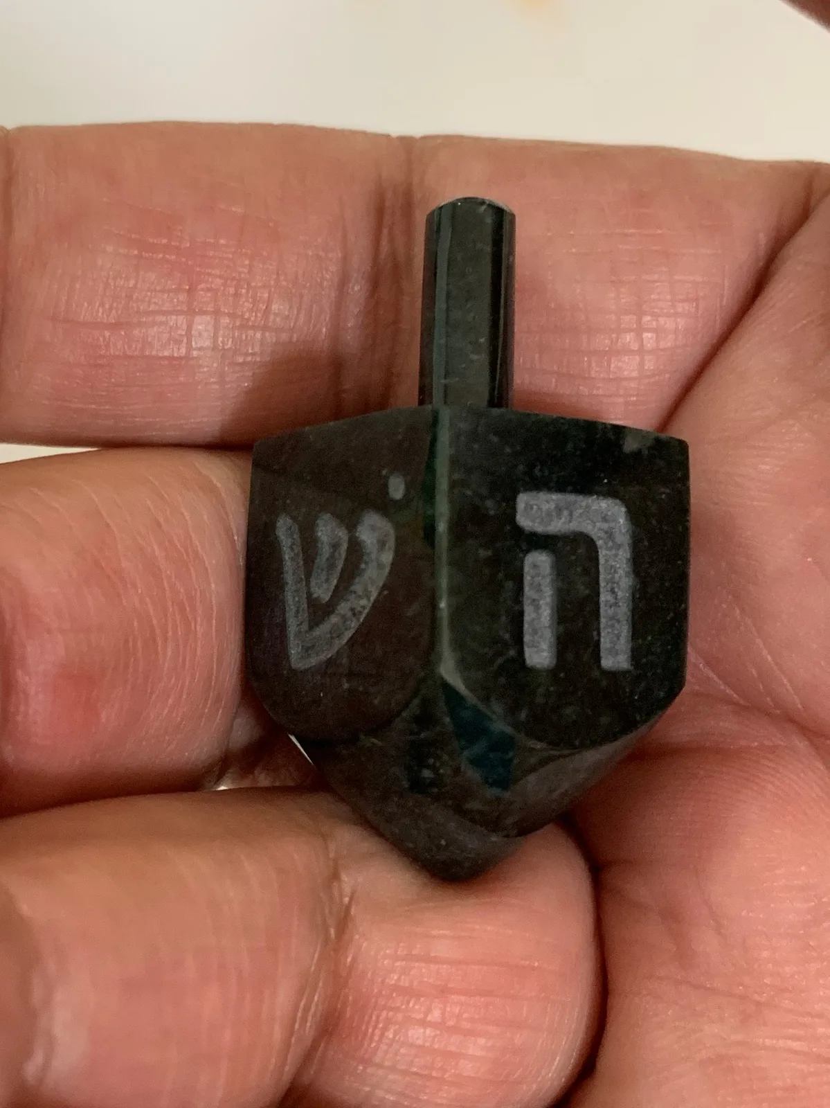 סביבון חנוכה מאבן ג'ייד גואטאמלה