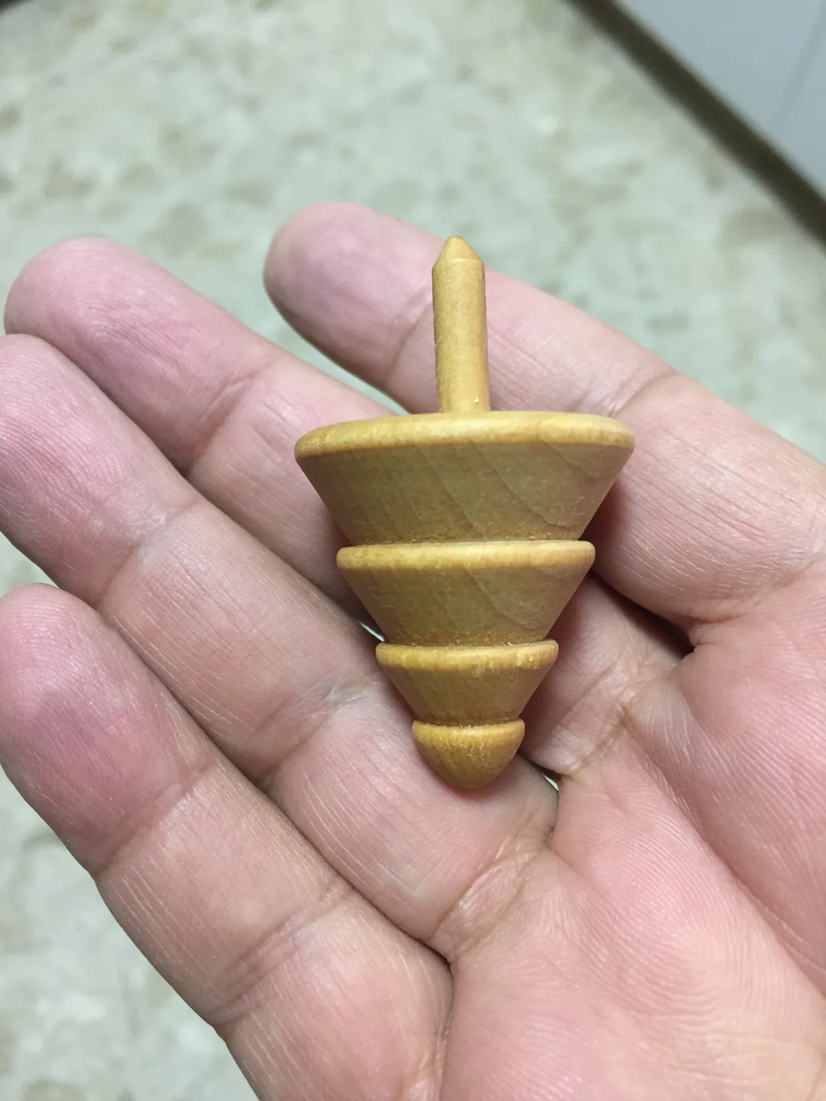 סביבון עץ אשוח