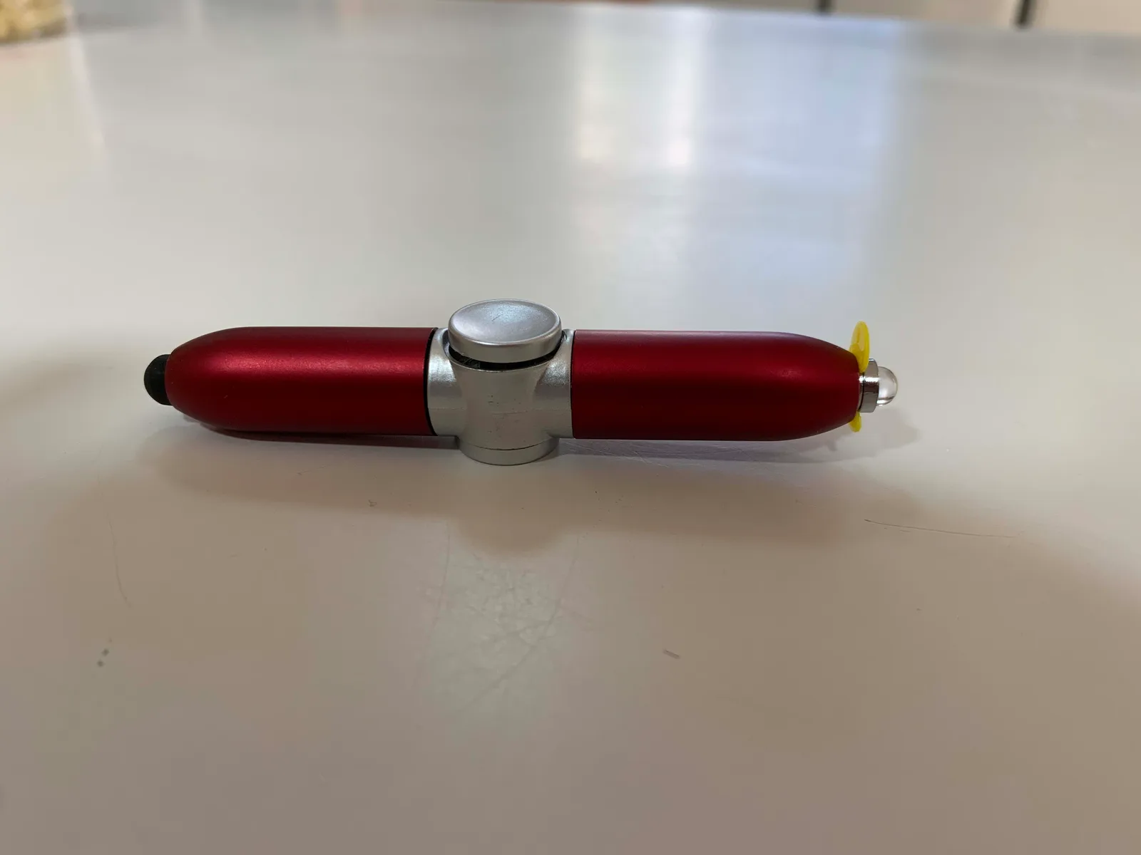 ספינר (סחריר) פנס ועט