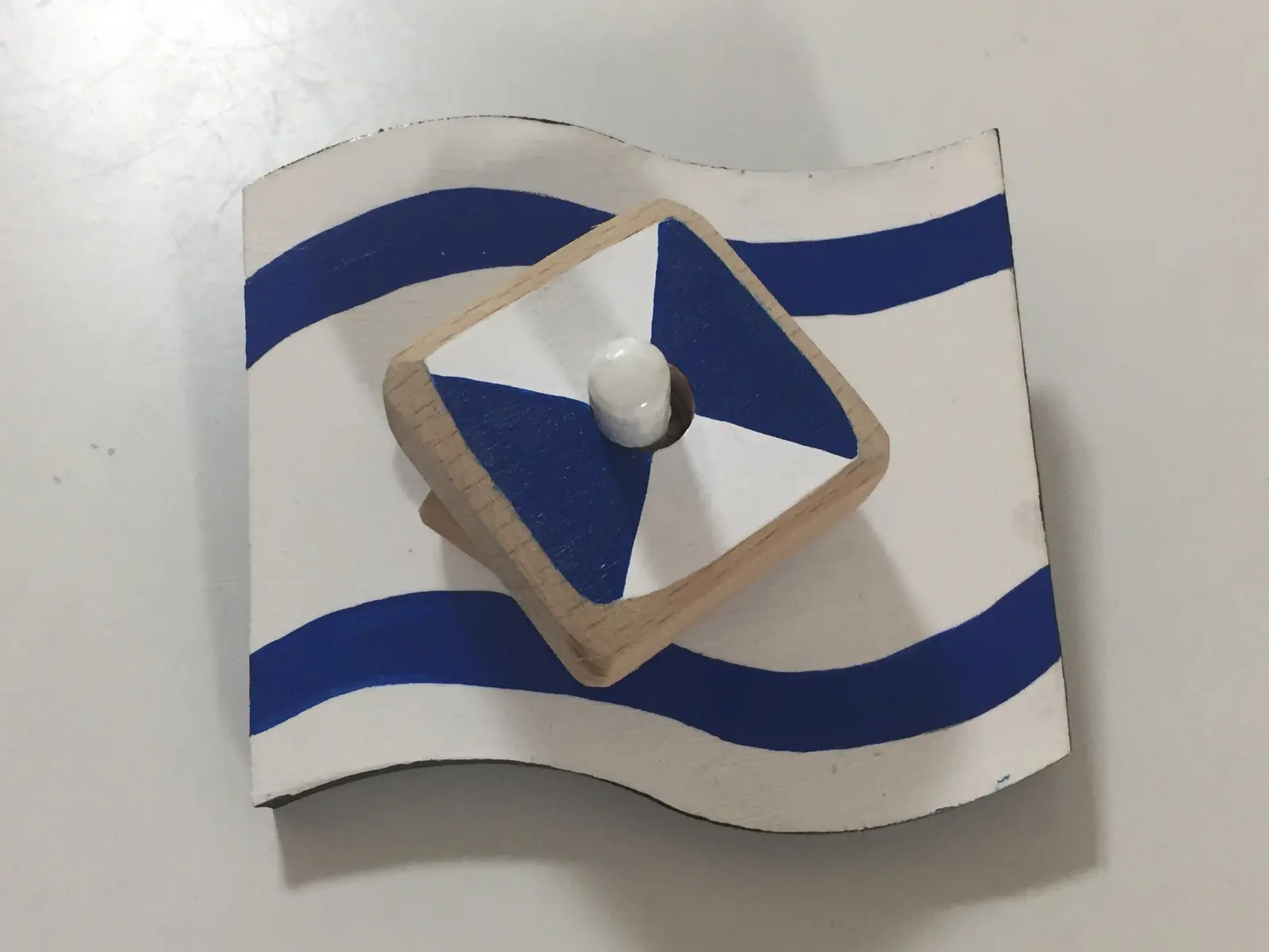 הסביבון דגל ישראל היוצרת לאורה לאסקר