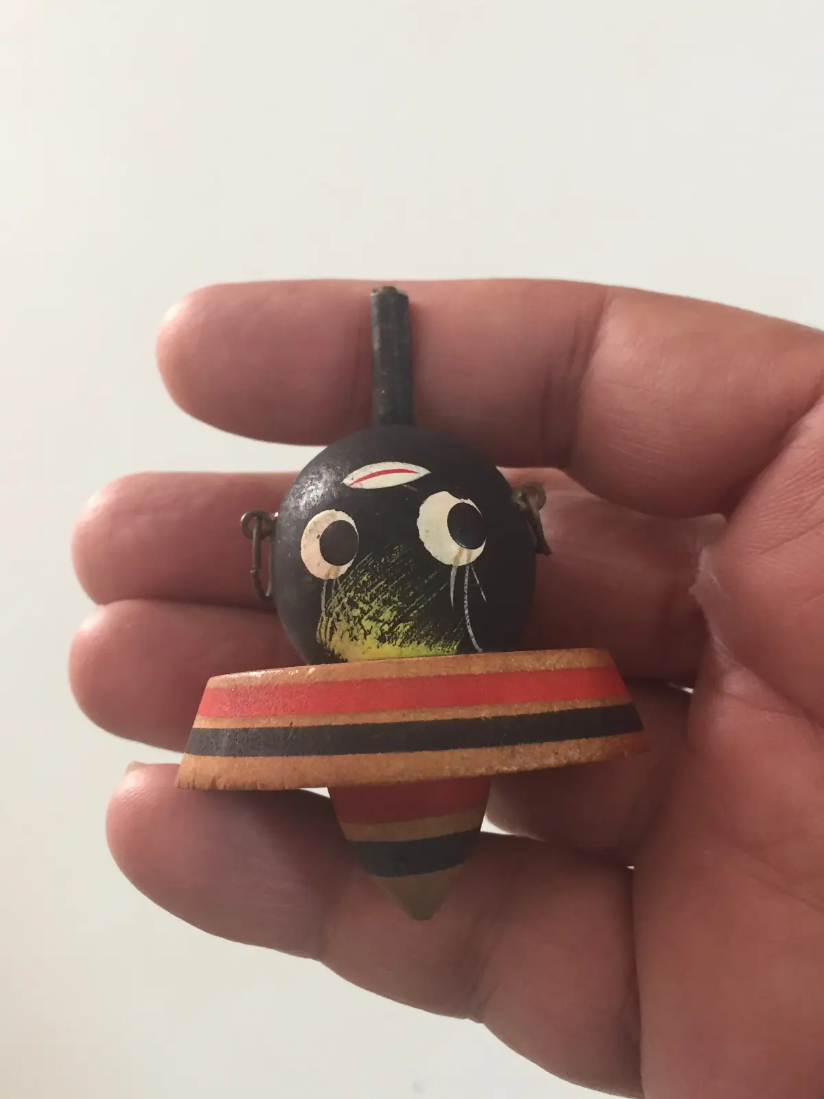 סביבון אישה וכובע מקסיקני
