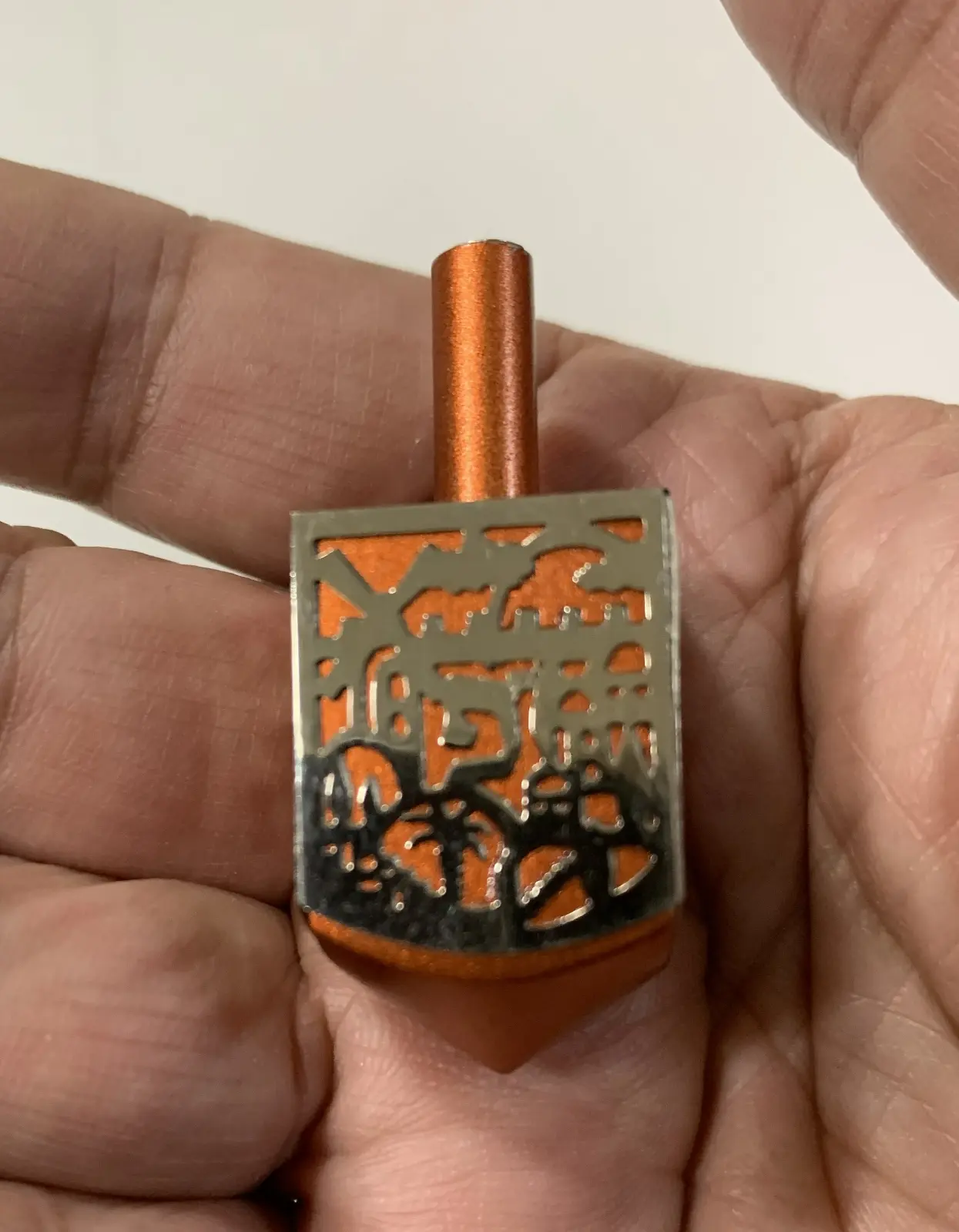סביבון קוביה ריבועי כתום יאיר עימנואל