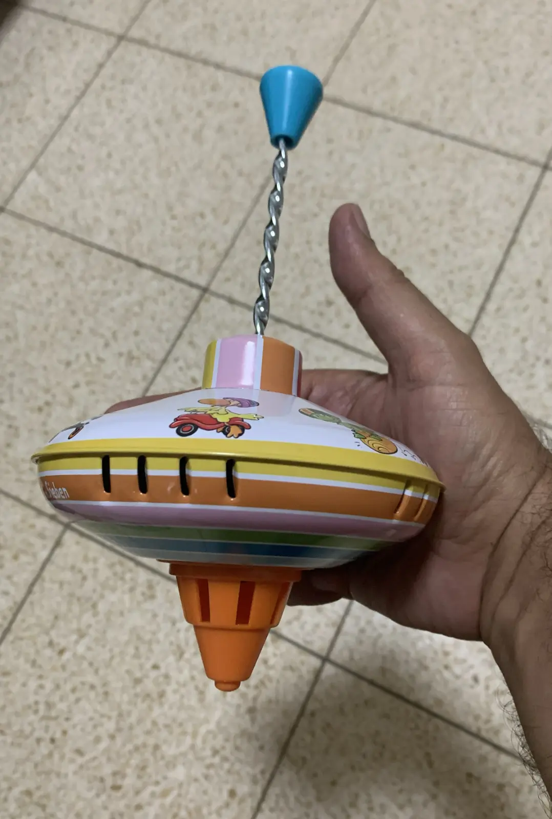 סביבון משאבה מזמזם מבית  Die Spiegelburg, גרמניה