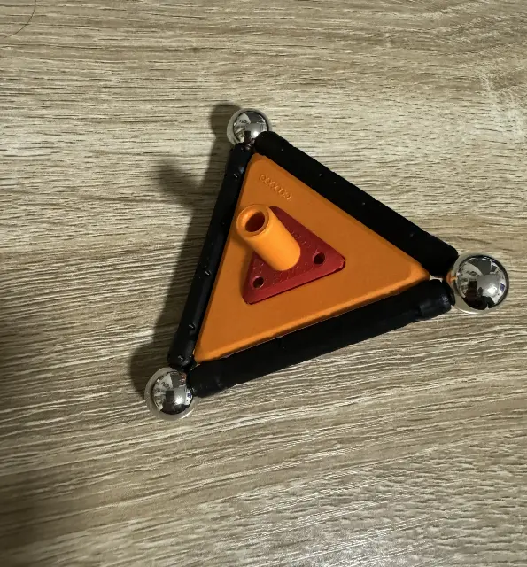 סביבון כדורים מגנטי Geomag