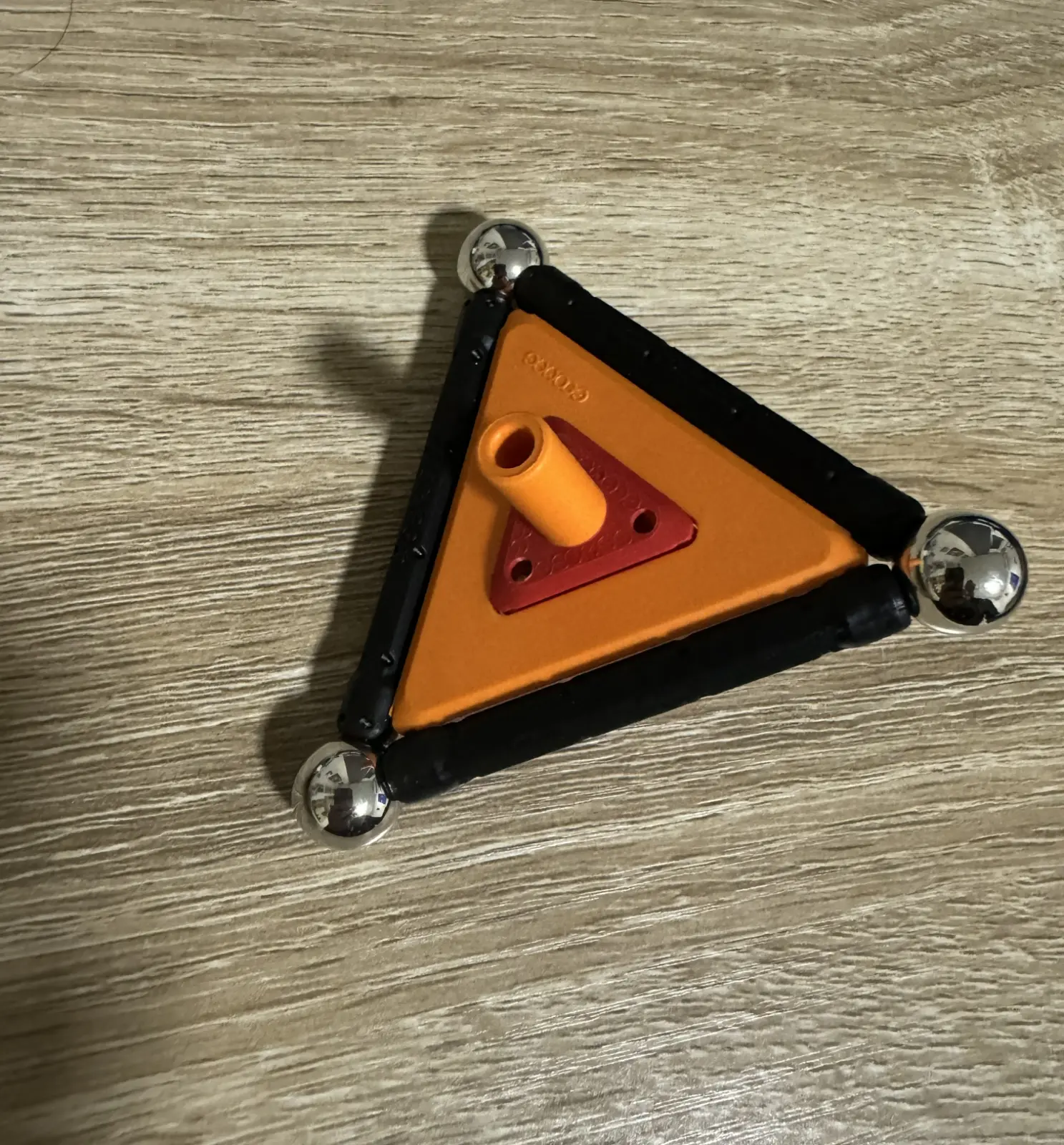סביבון כדורים מגנטי Geomag