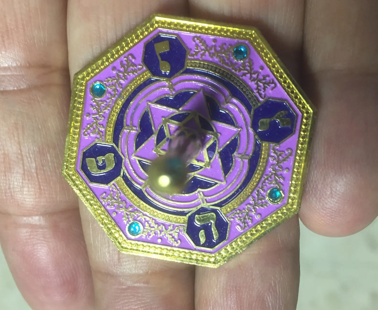 סביבון מתכת סגול זהב של ארט יודאיקה