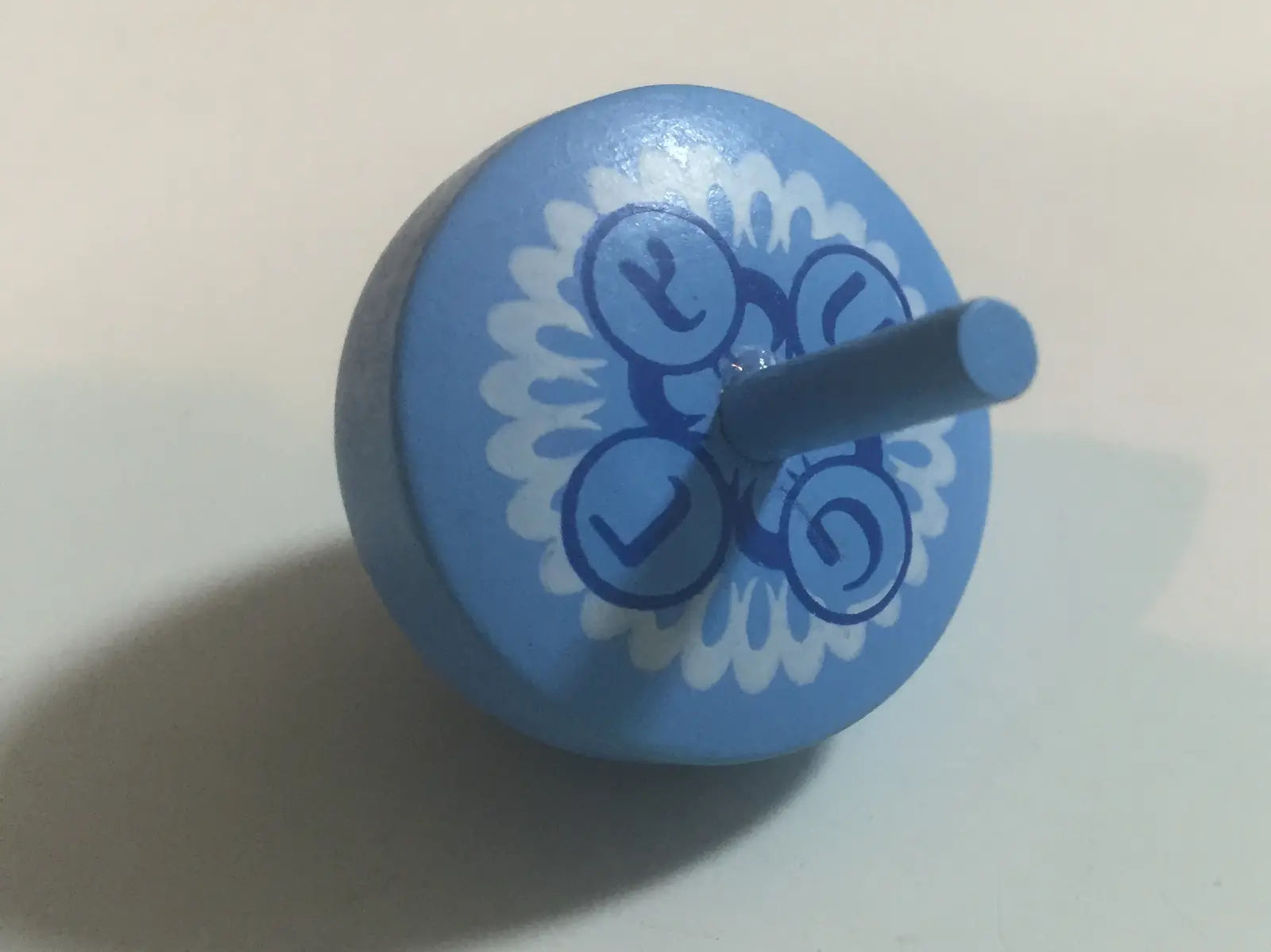 סביבון עץ תכלת של ארט יודאיקה