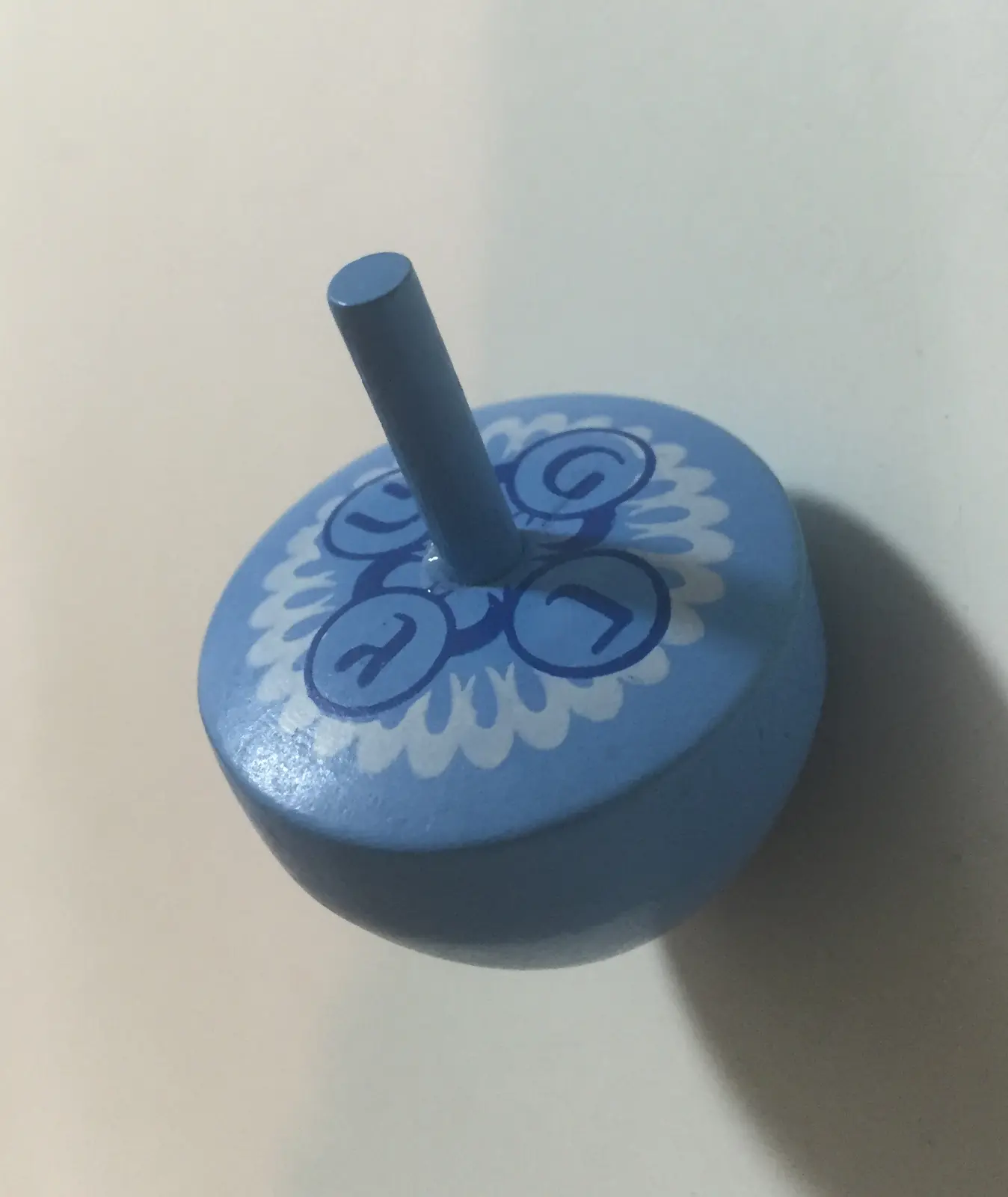 סביבון עץ תכלת של ארט יודאיקה