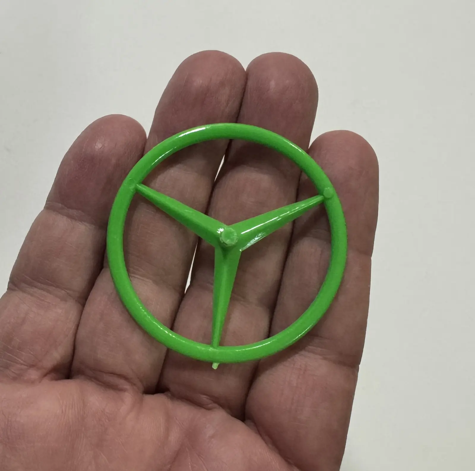 סביבון פלסטיק ממדפסת 3D סמל מרצדס בנץ