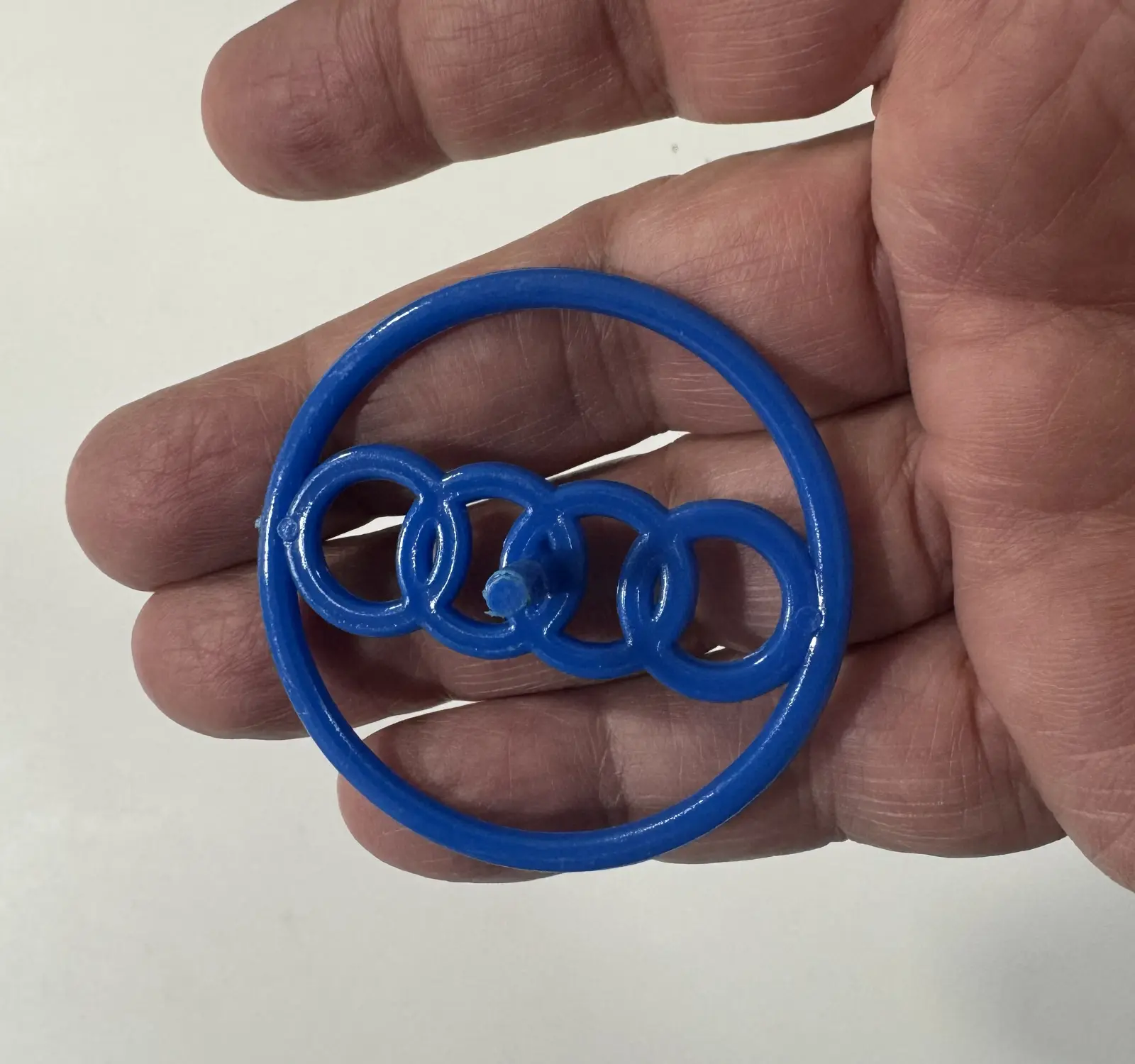סביבון פלסטיק ממדפסת 3D סמל מכונית אודי