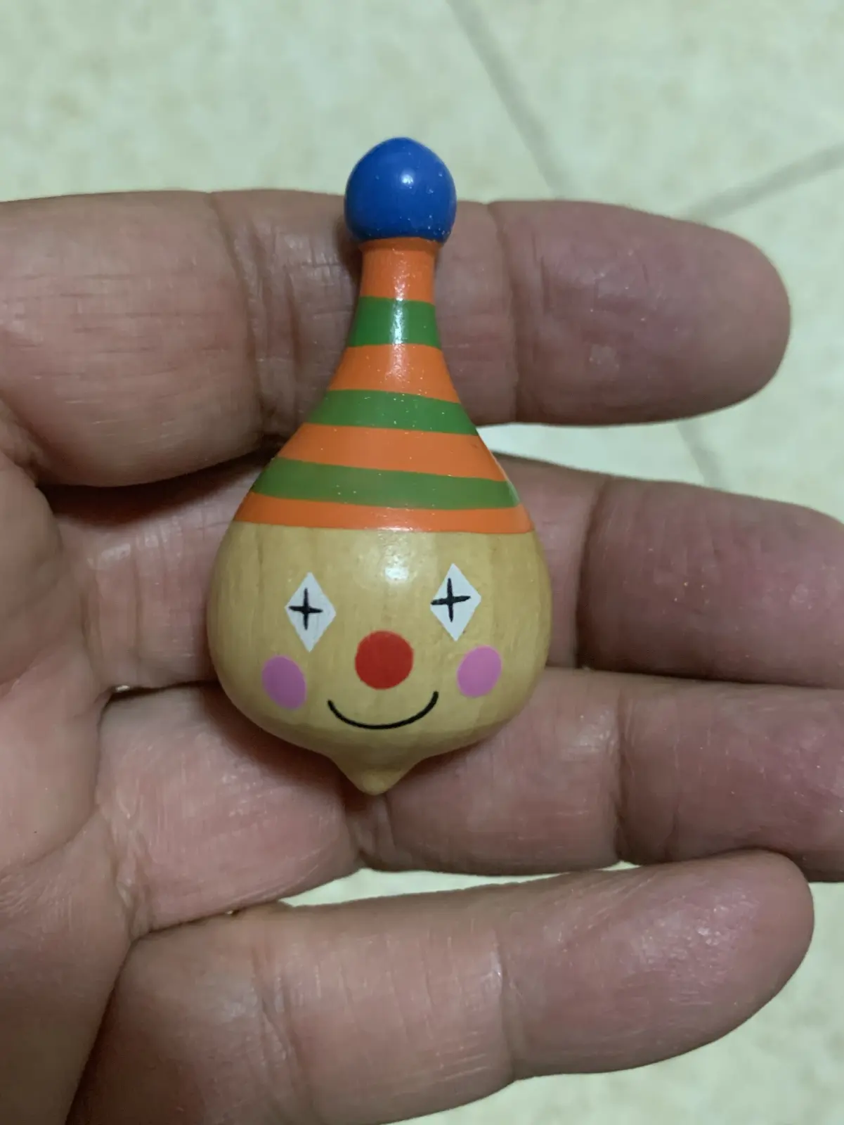 סביבון ליצן אנגלי  בצורת דובדבן  אנגליה של SMALL FOOT