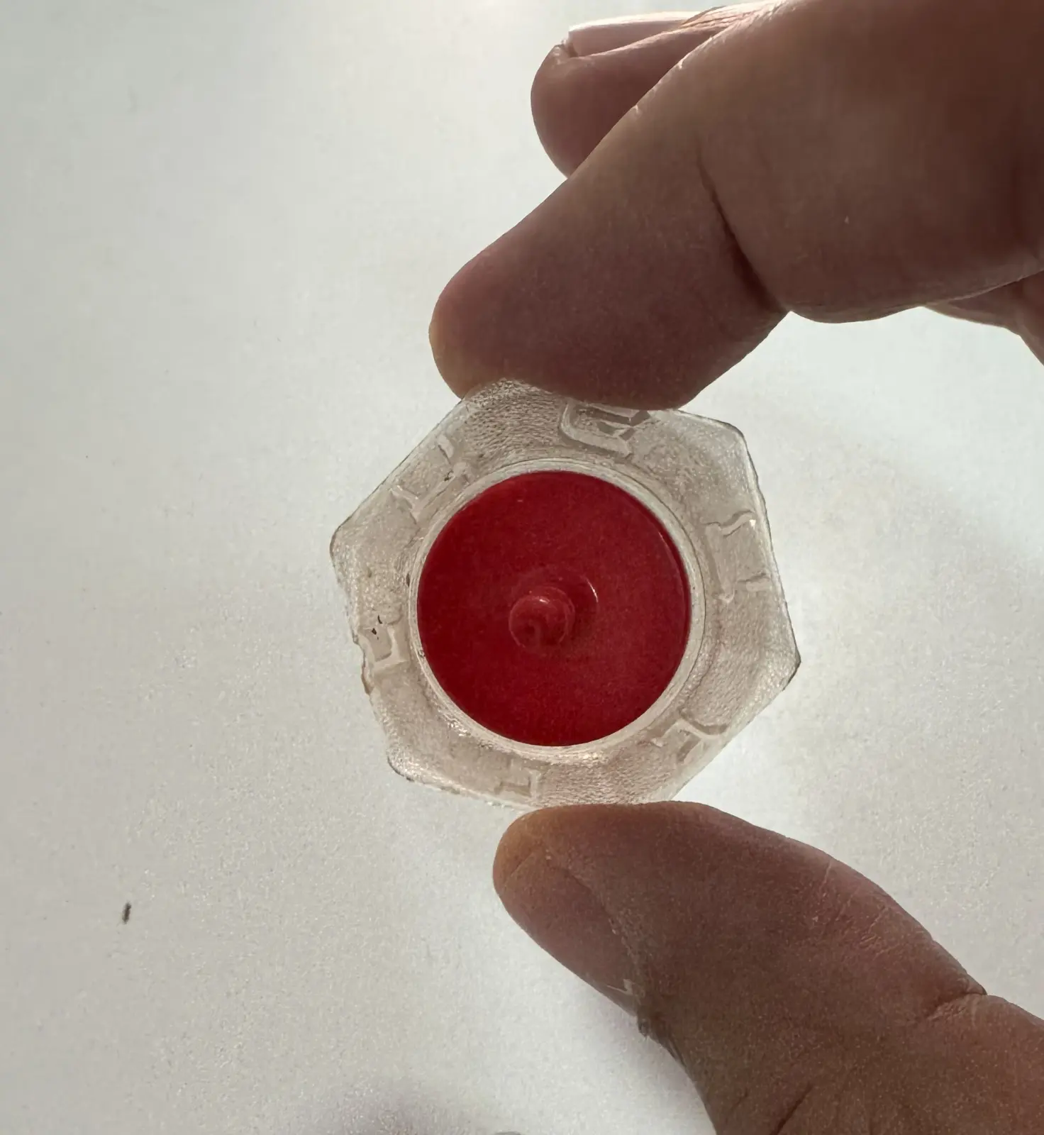 סביבון חנוכה פלסטיק אדום ושקוף  משנות ה-50-60