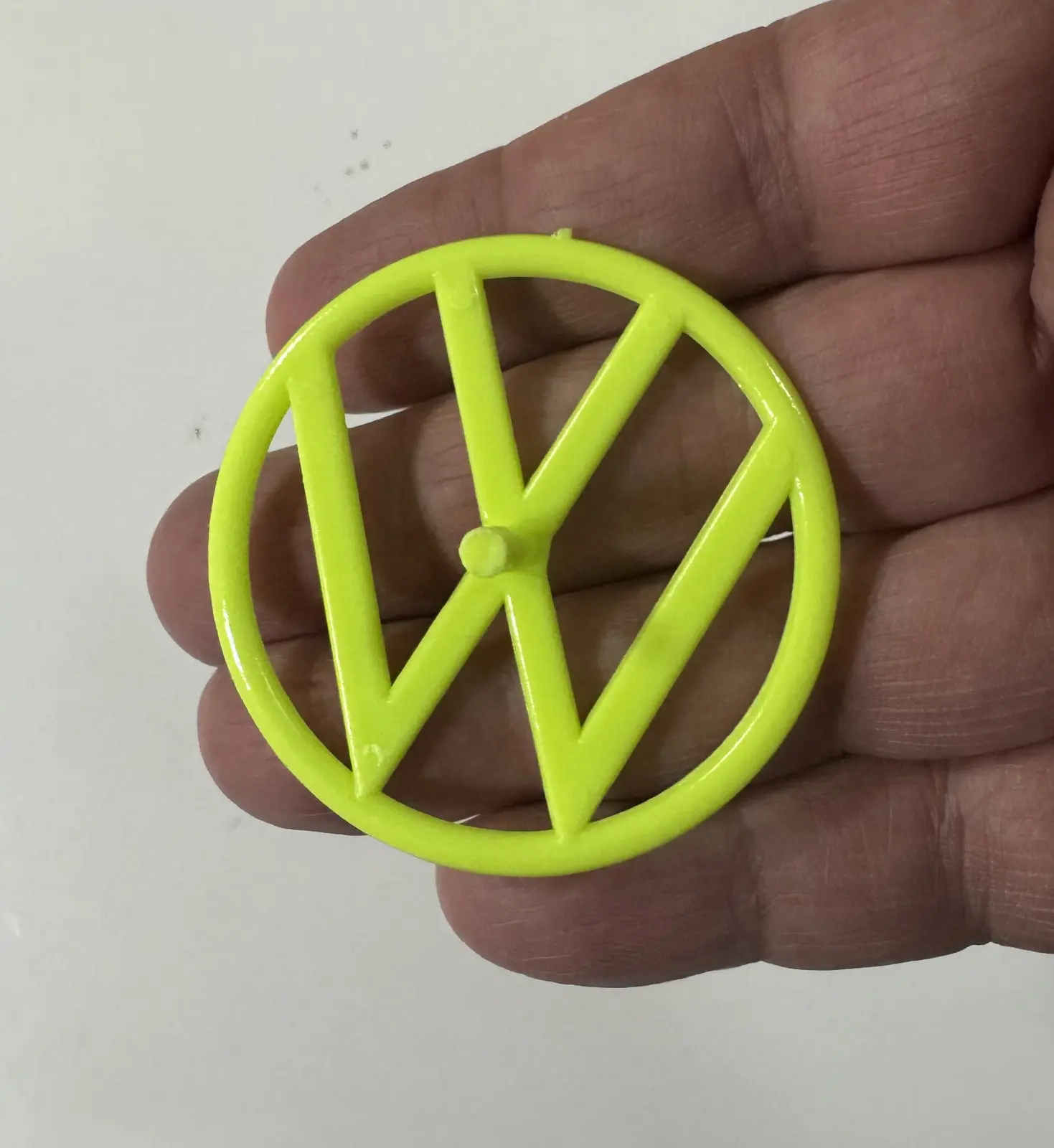 סביבון פלסטיק ממדפסת 3D סמל מכונית פולקסווגן