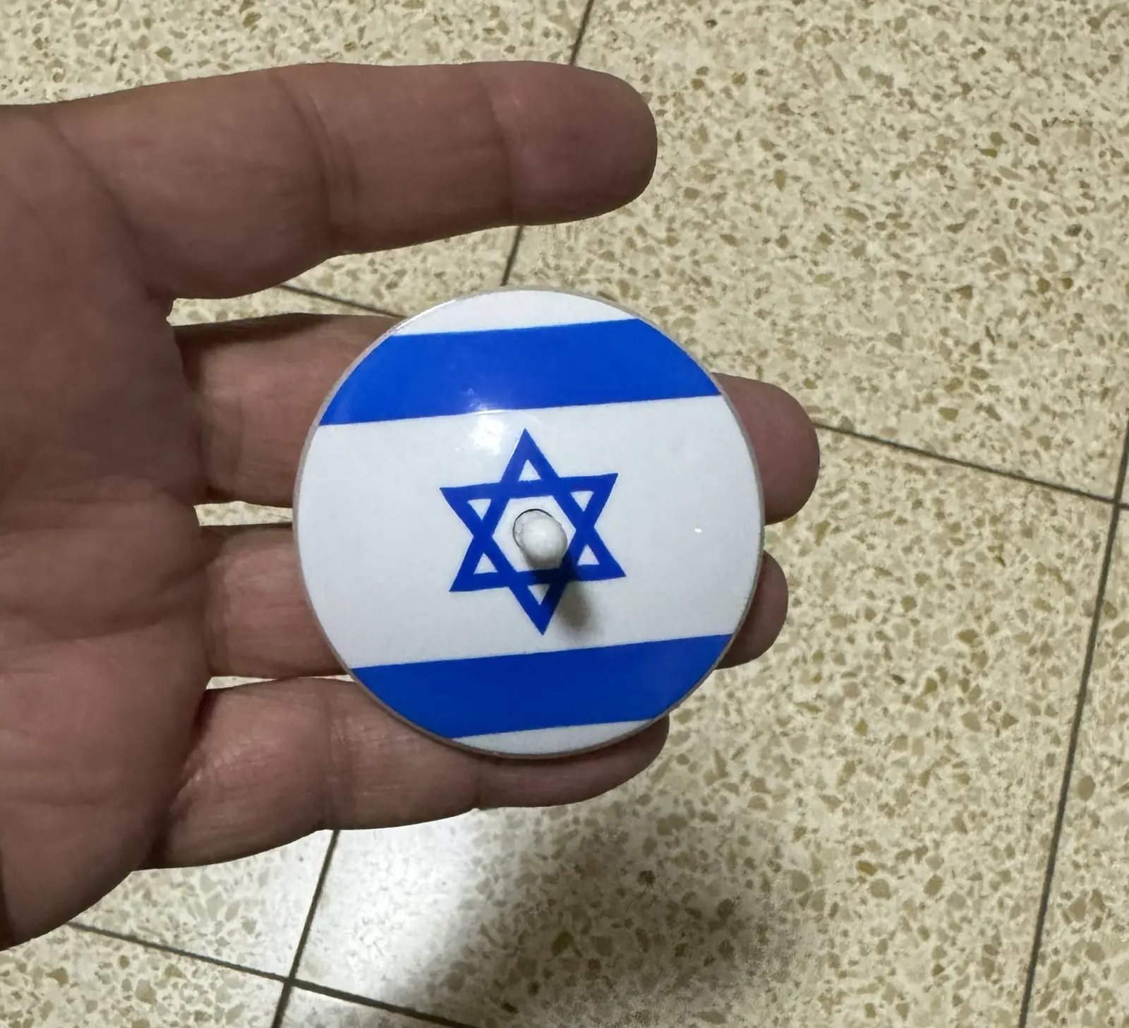 סביבוני פלסטיק על בטריות