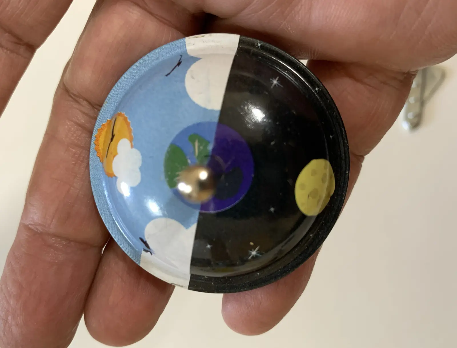 סביבון LUNA מגנטי עם חללית שרכשתי ומסתובב  כמו סביבון הנחש