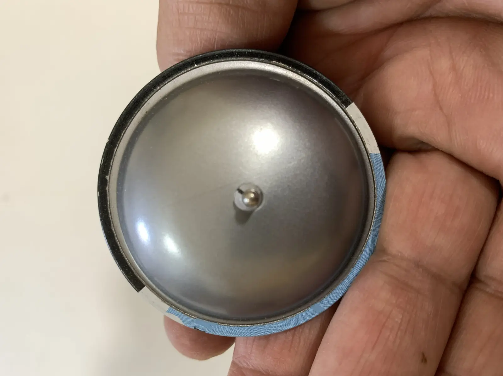 סביבון LUNA מגנטי עם חללית שרכשתי ומסתובב  כמו סביבון הנחש