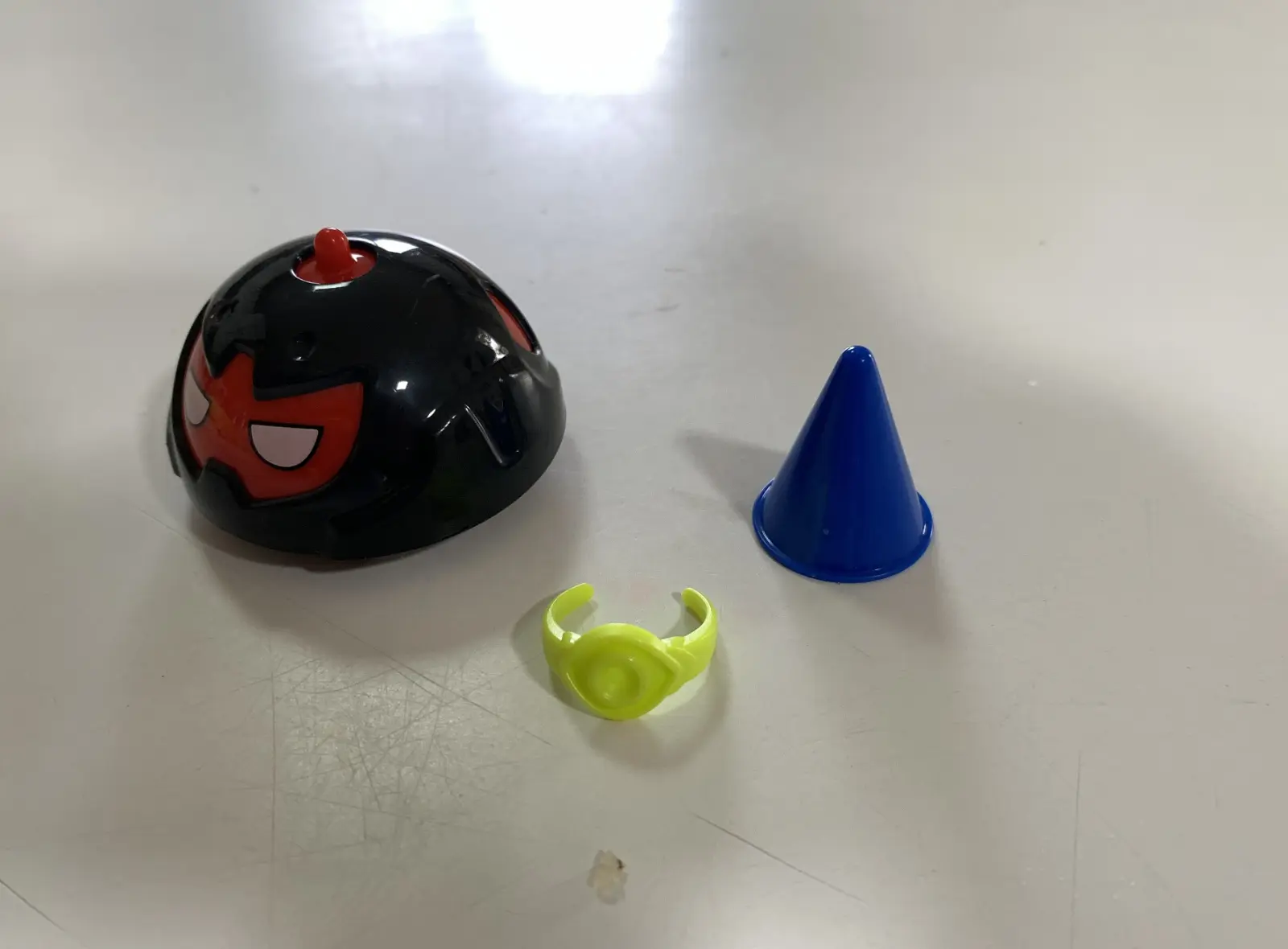 סביבון ג'ירו חיפושית מסתובב על טבעת