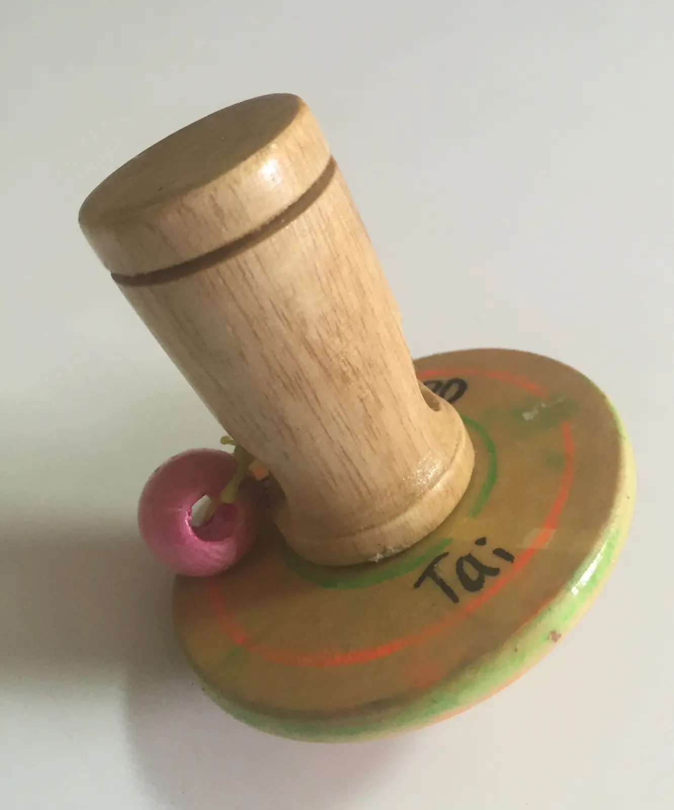 סביבון עם משגר וציור פיל מתרחץ מתאילנד