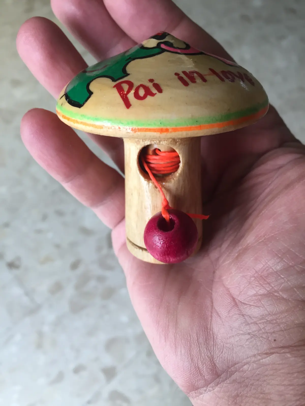 סביבון עם משגר וציור שני פילים ולב מתאילנד