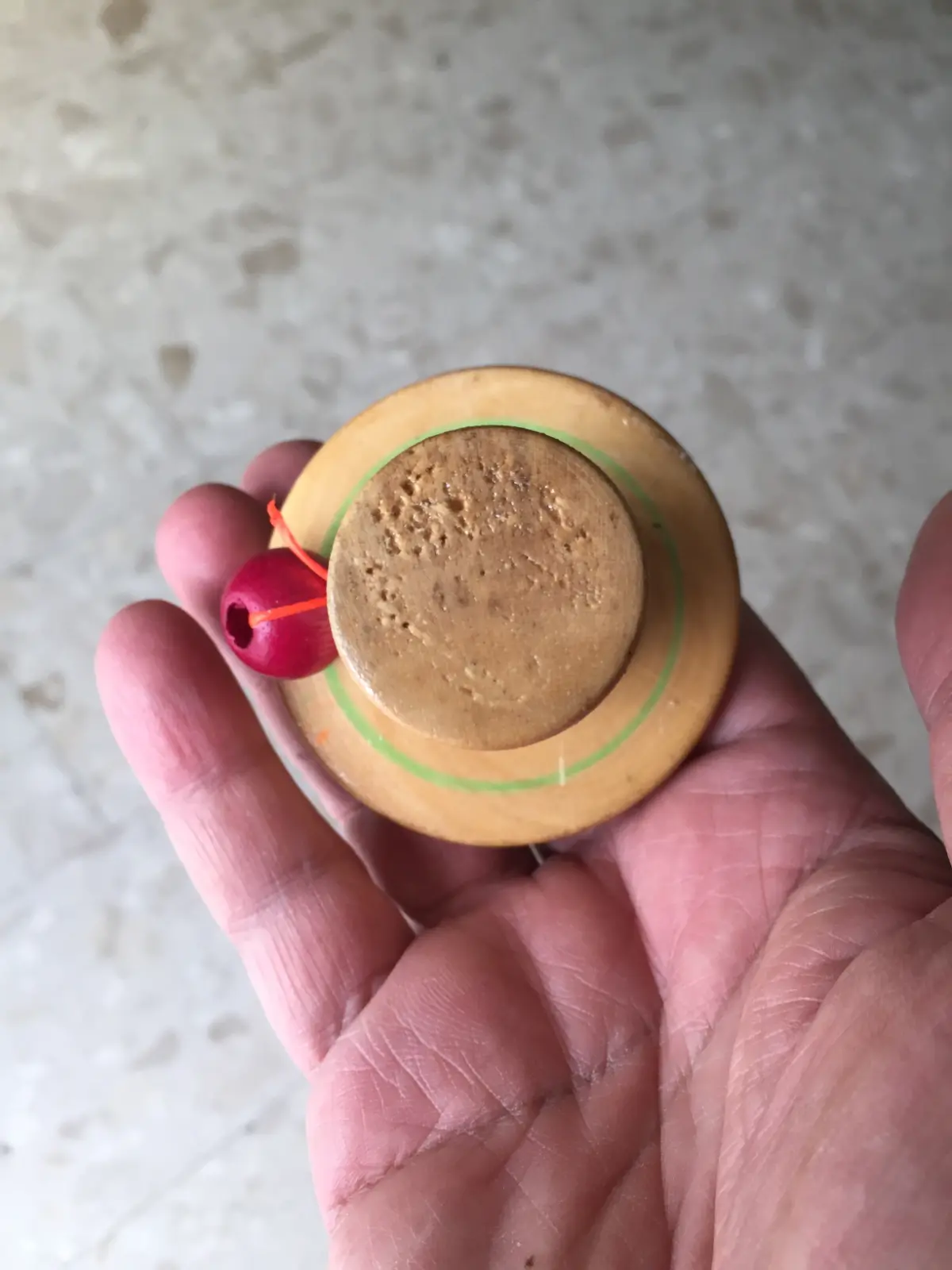 סביבון עם משגר וציור שני פילים ולב מתאילנד