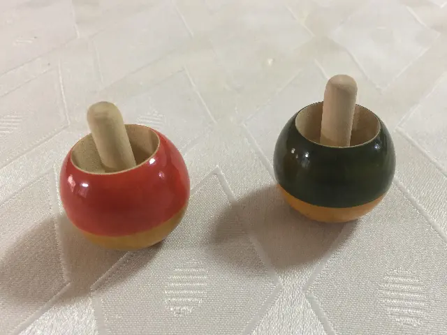 סביבון עץ מתהפך  אורגני מאיה הודו