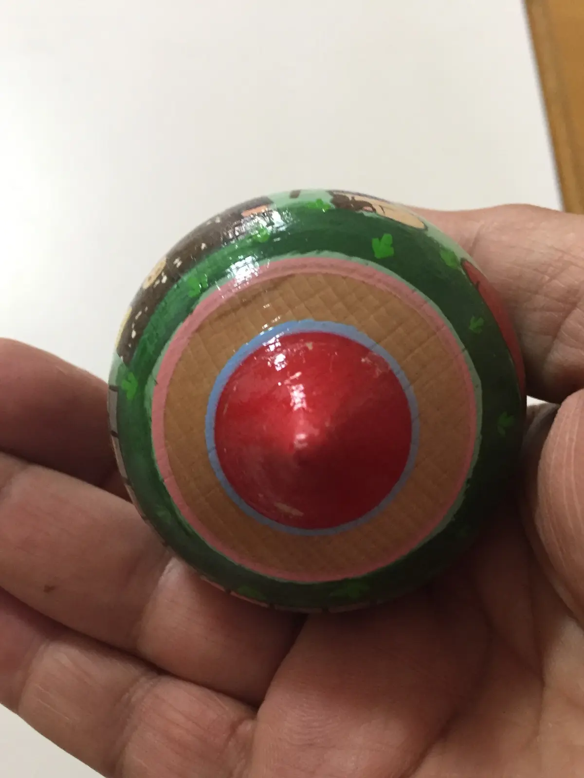 סביבון מצויר  עם טבעת משגר  וחוט מצ'כיה פראג