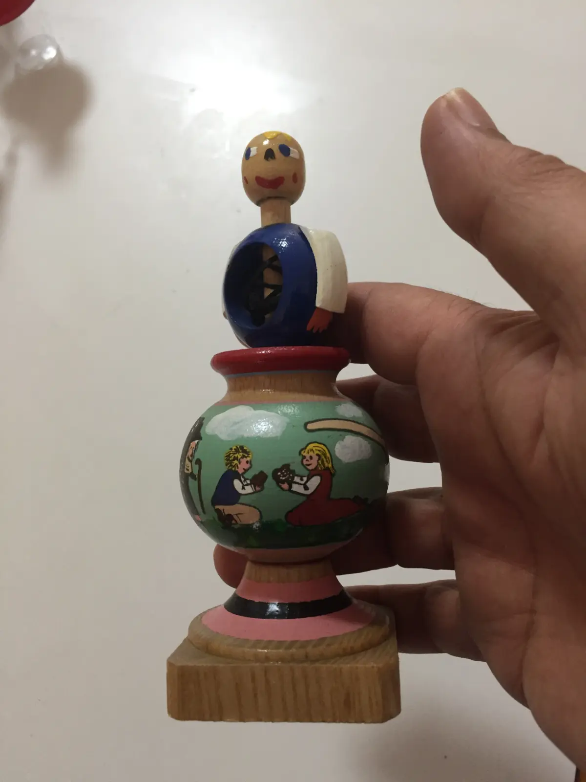 סביבון מצויר  עם טבעת משגר  וחוט מצ'כיה פראג