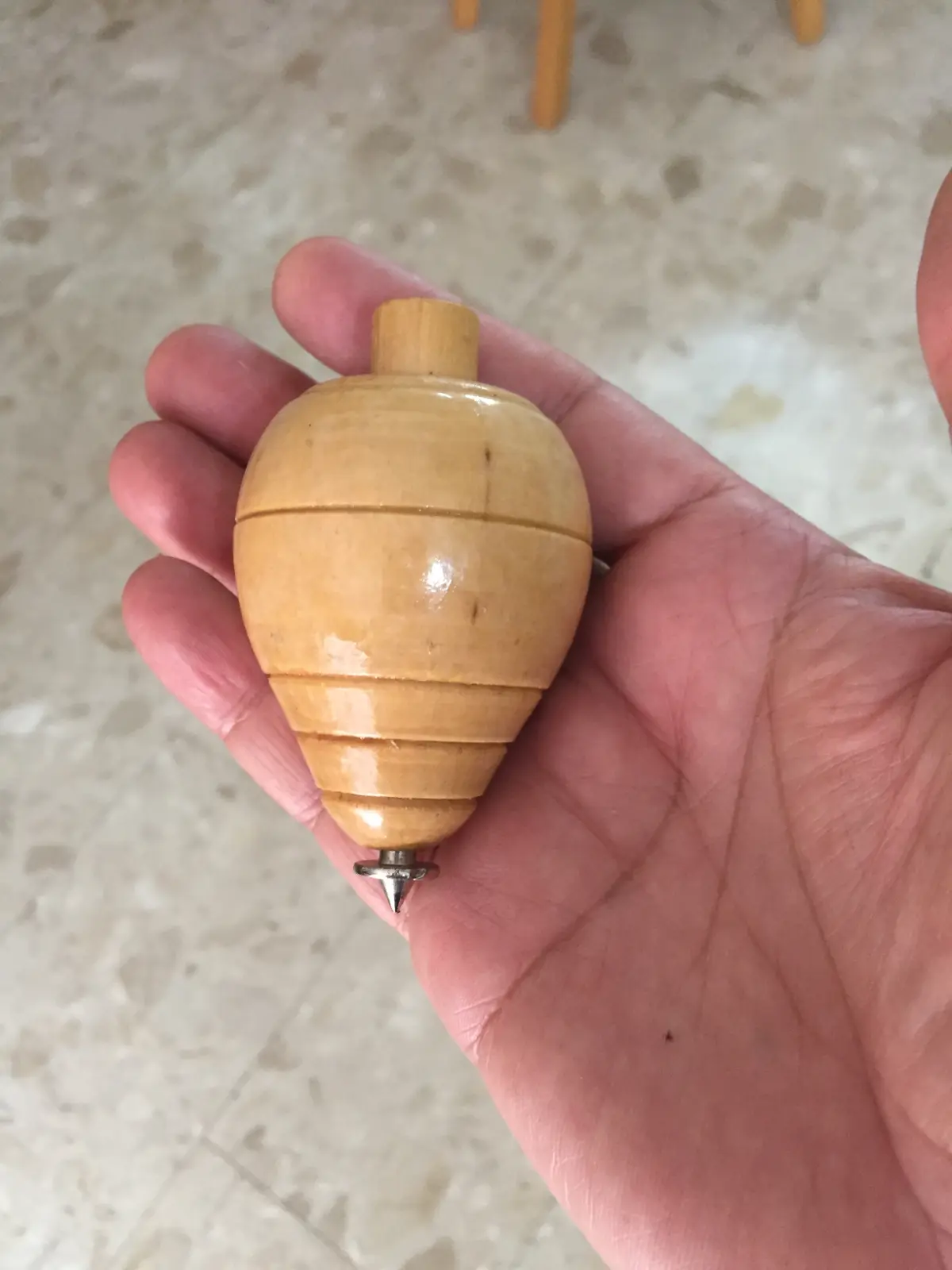 סביבון קטן (פורפרה) עם משגר חוט מישראל