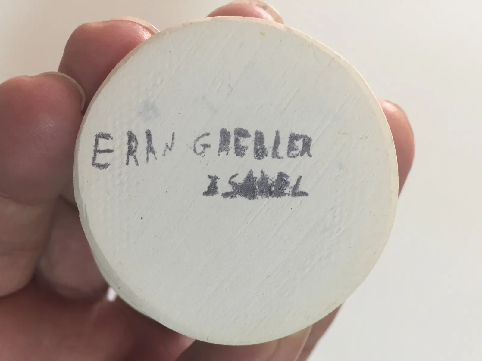 סביבון חנוכה קרמי של ערן גרבלר מבית הסביבון