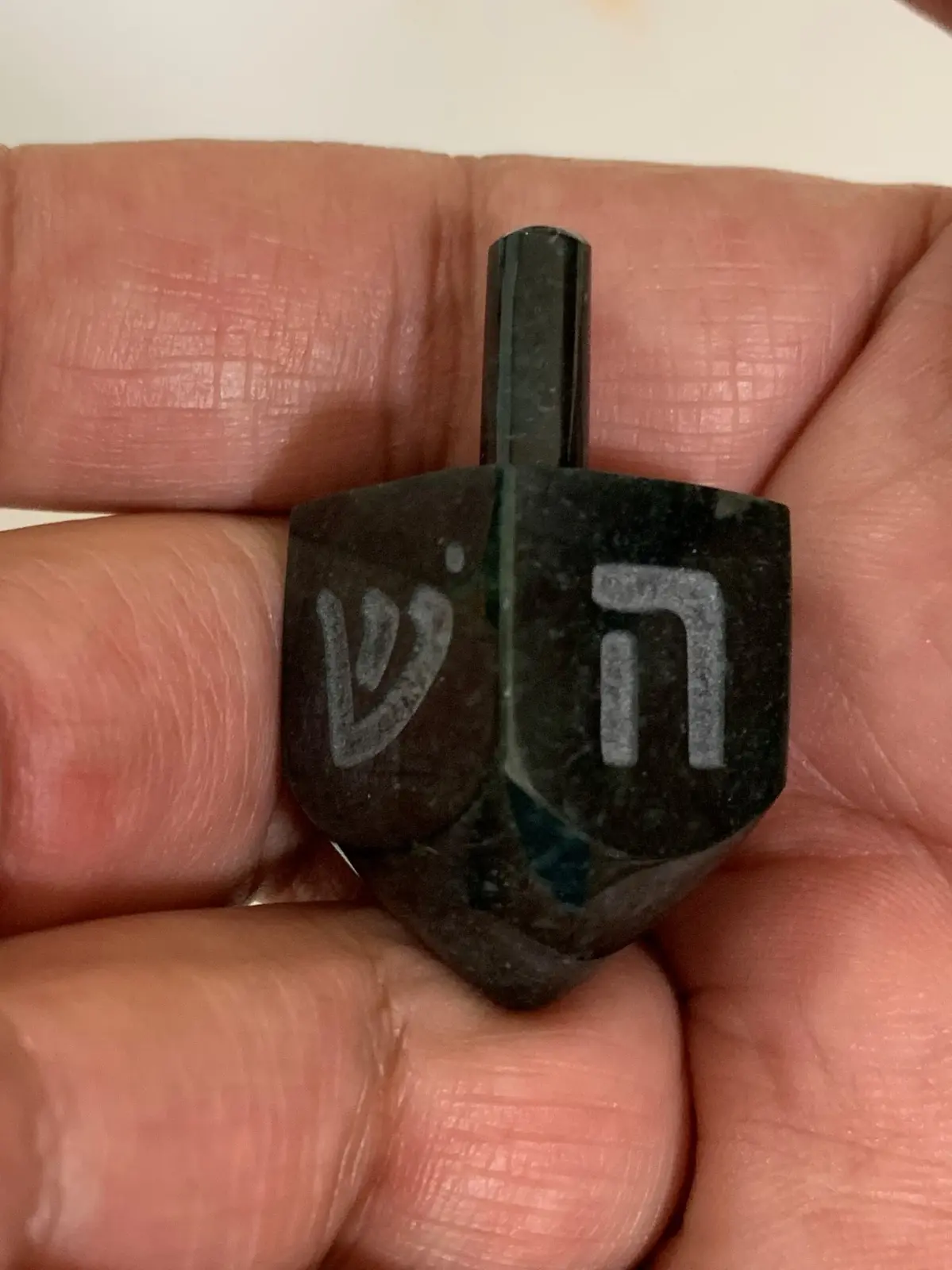 סביבון חנוכה מאבן ג'ייד גואטאמלה