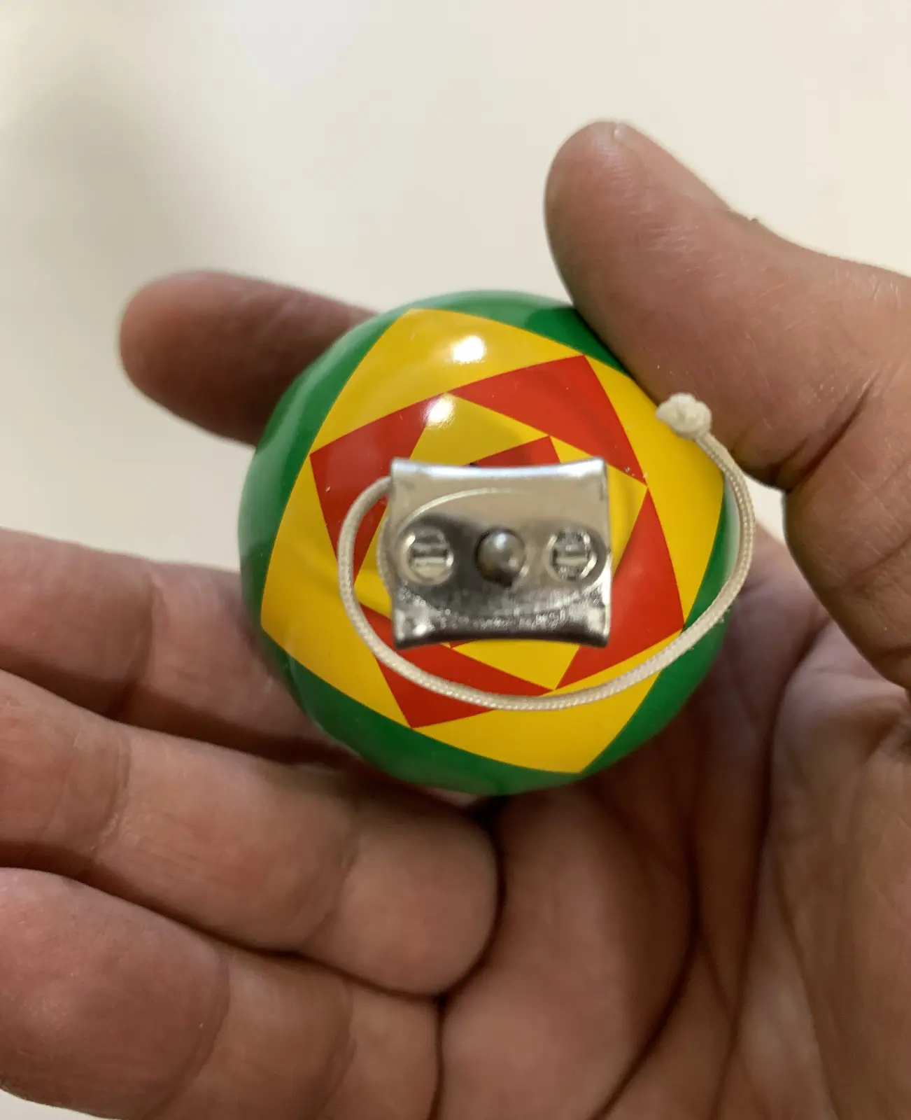 הסביבון המזמר הנקרה "FILOU"  של החברה הגרמנית Blechfabrik DBS