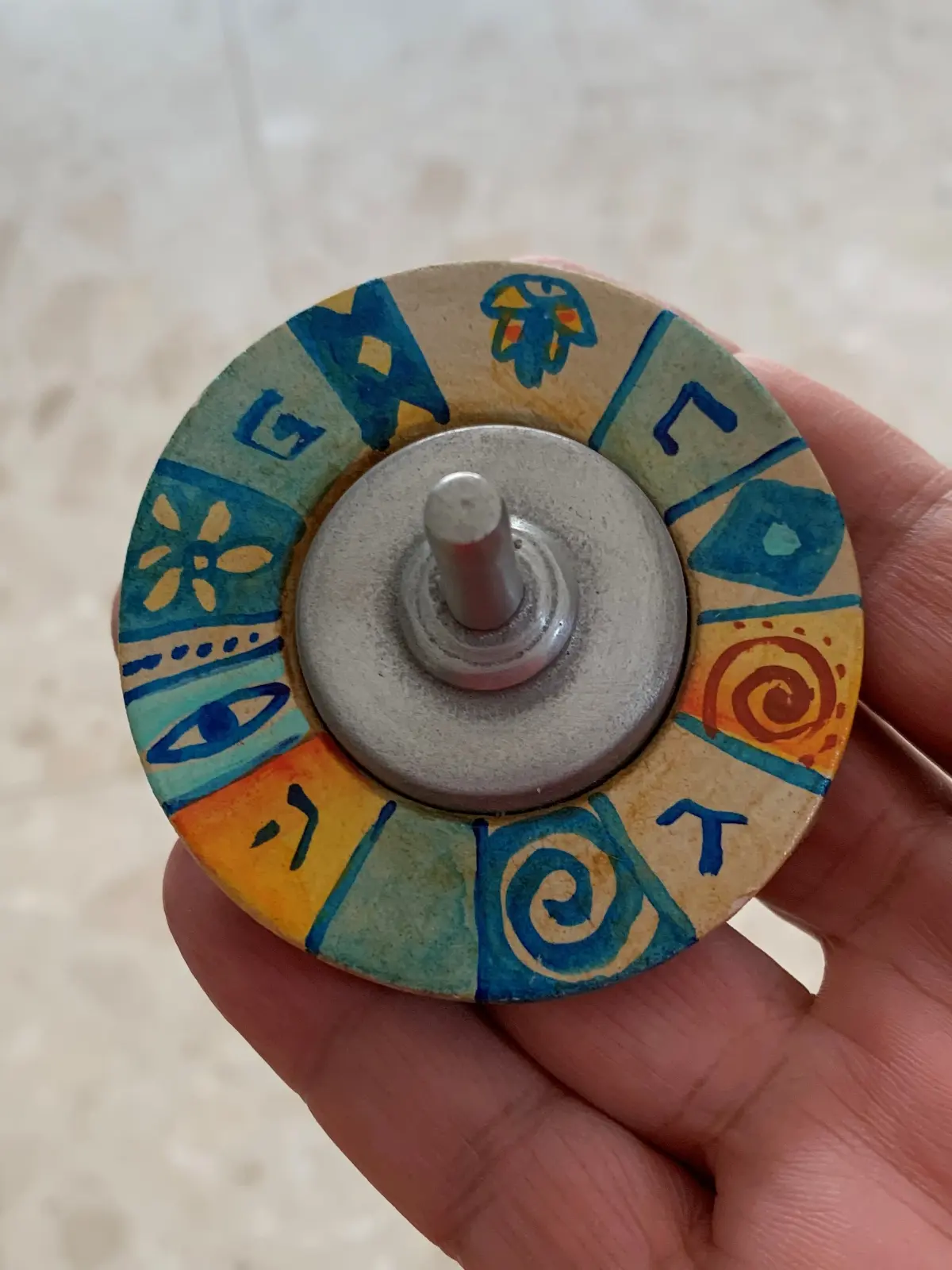 סביבון של האמנית טלי מלמוד  עבודת יד