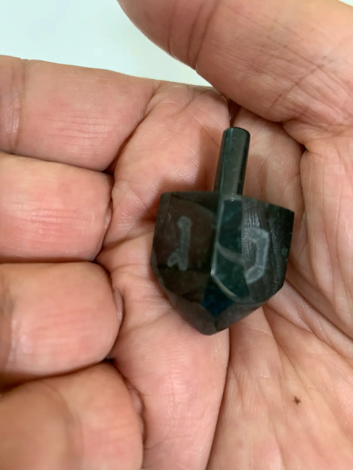 סביבון חנוכה מאבן ג'ייד גואטאמלה