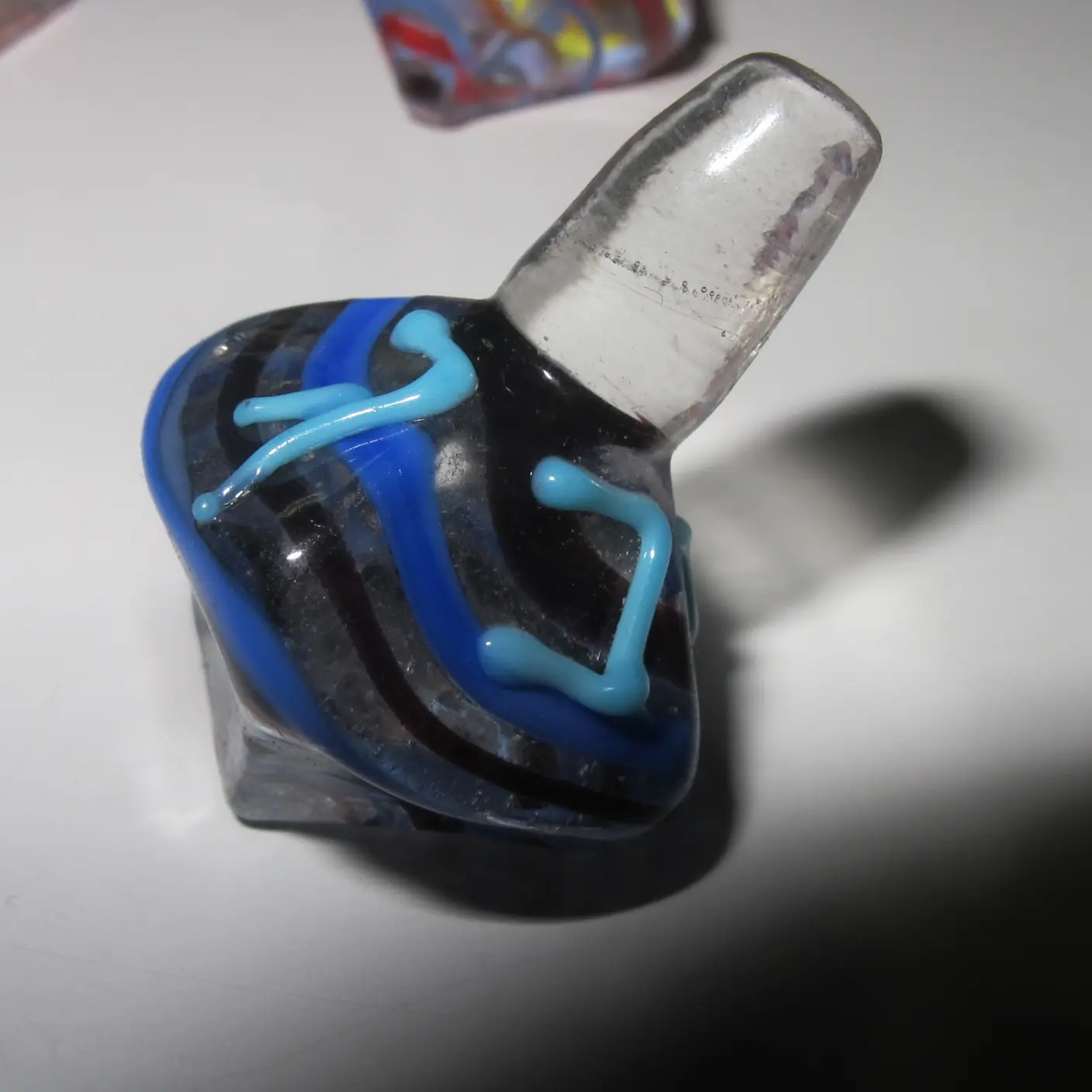 סביבון חנוכה זכוכית של נפתלי חזן