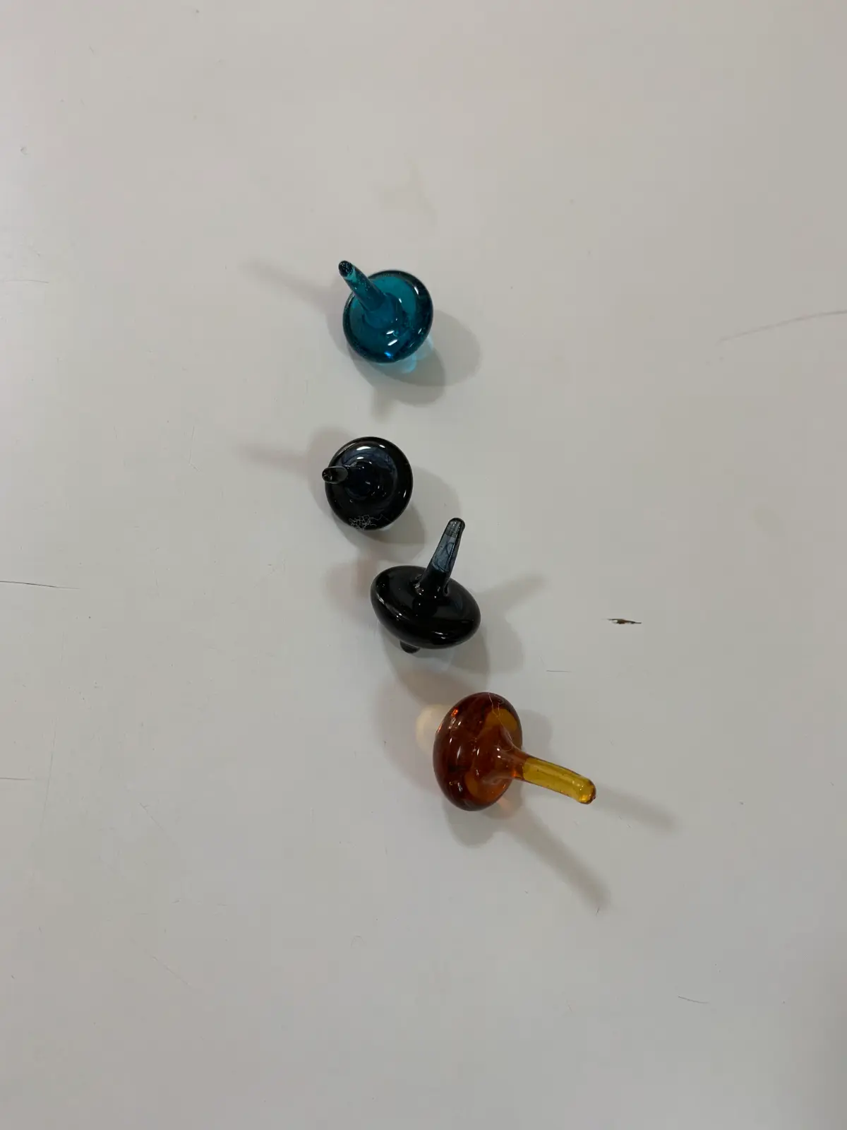 סביבון חנוכה זכוכית של נפתלי חזן