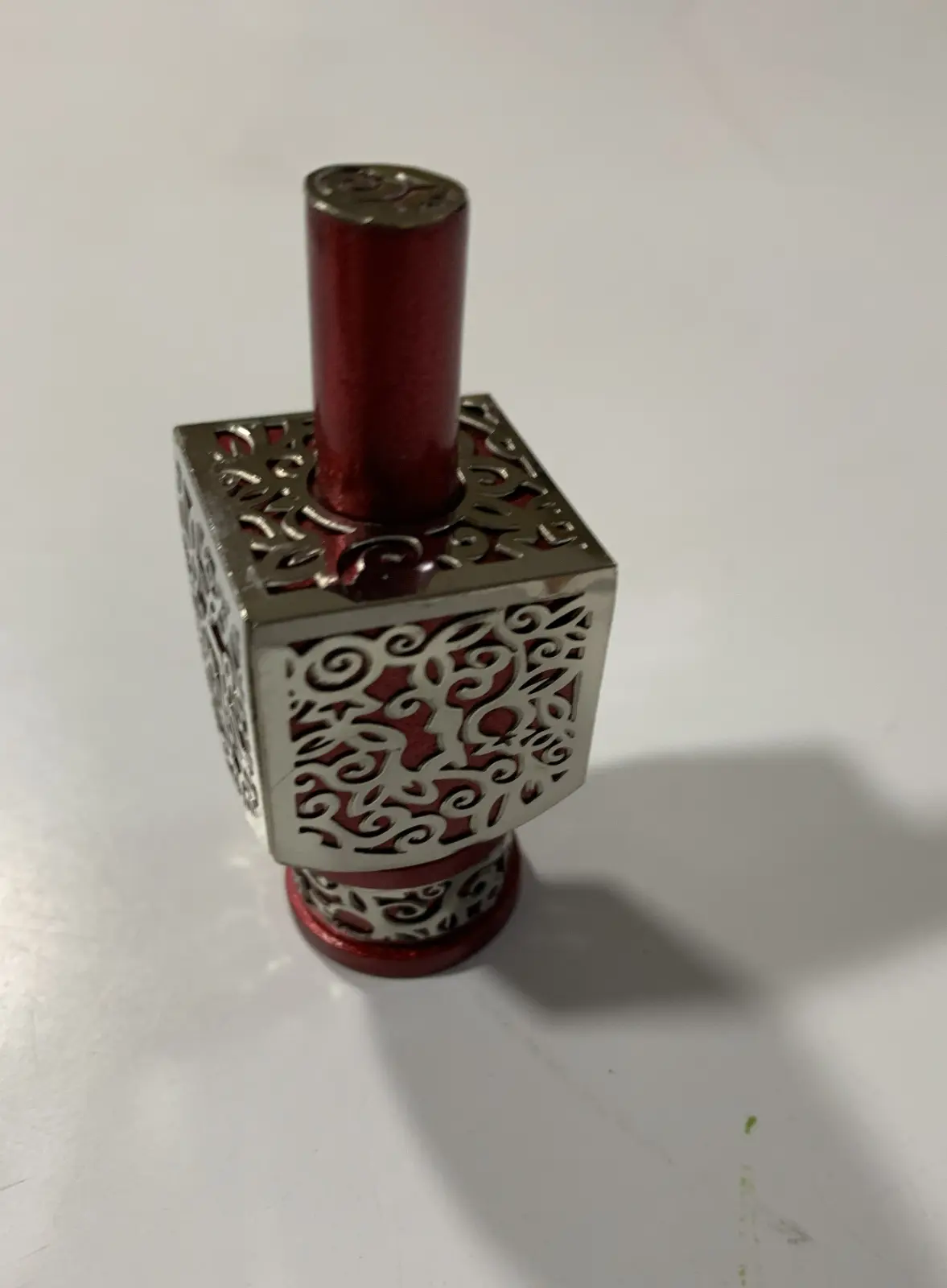 סביבון קוביה ריבועי אדום יאיר עימנואל