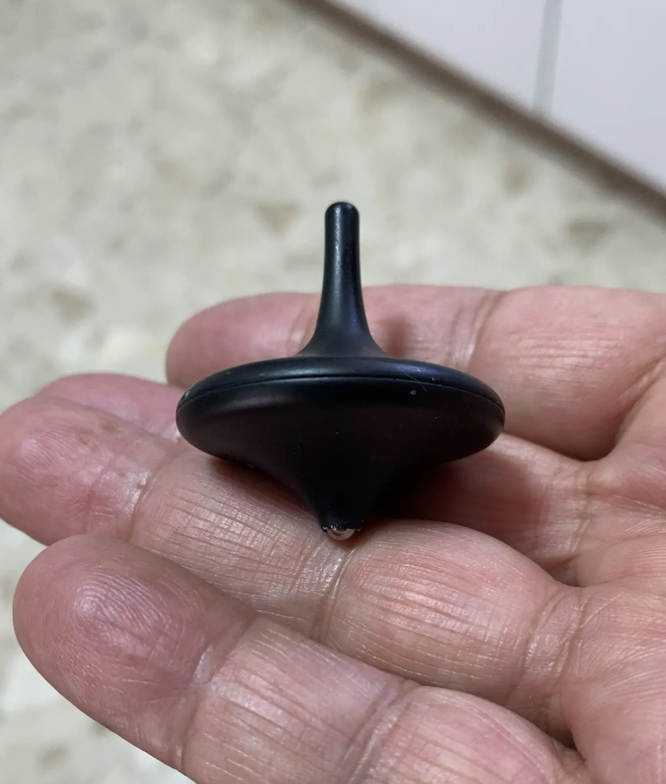 הסביבון ששבר את שיא גינס הממציא נמרוד בק