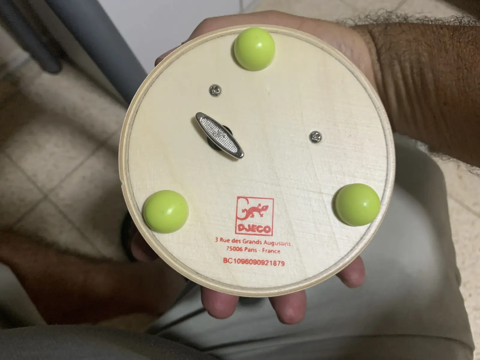 תיבת נגינה עם סנאי וארנב מסתובבים