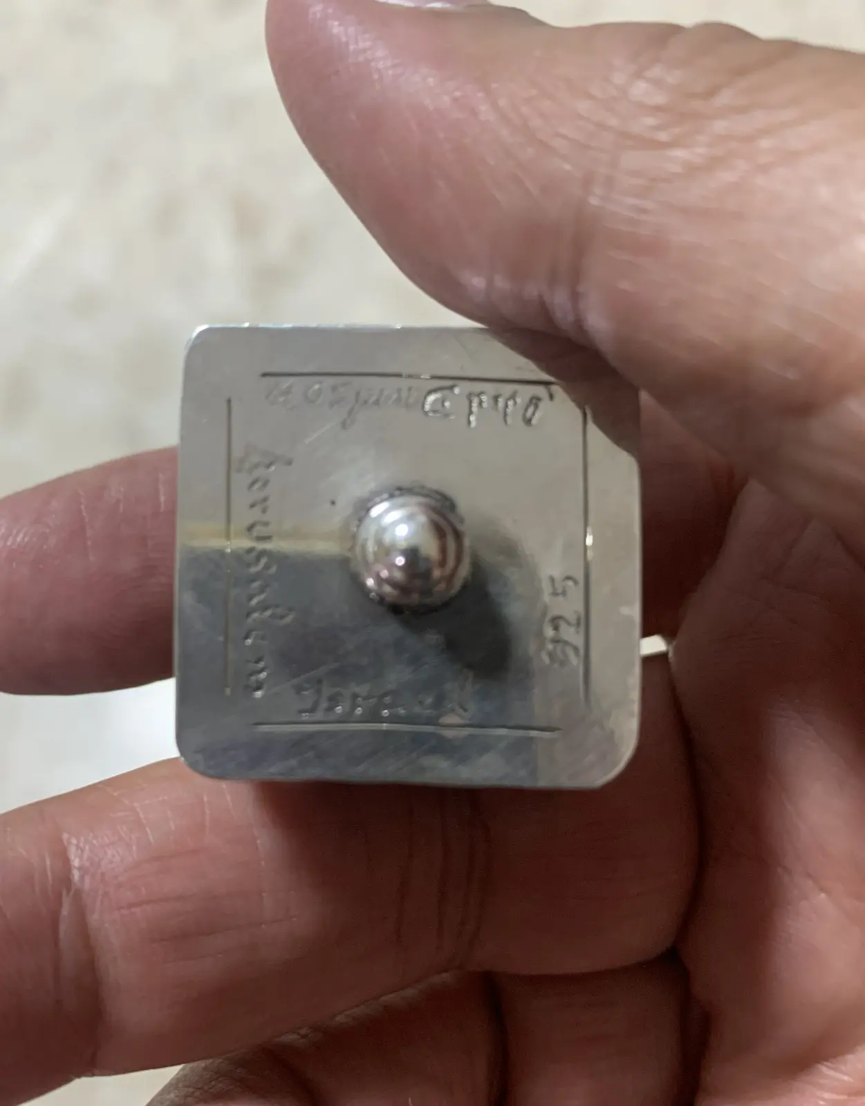 סביבון מבית אות המוצר של עודד דוידסון