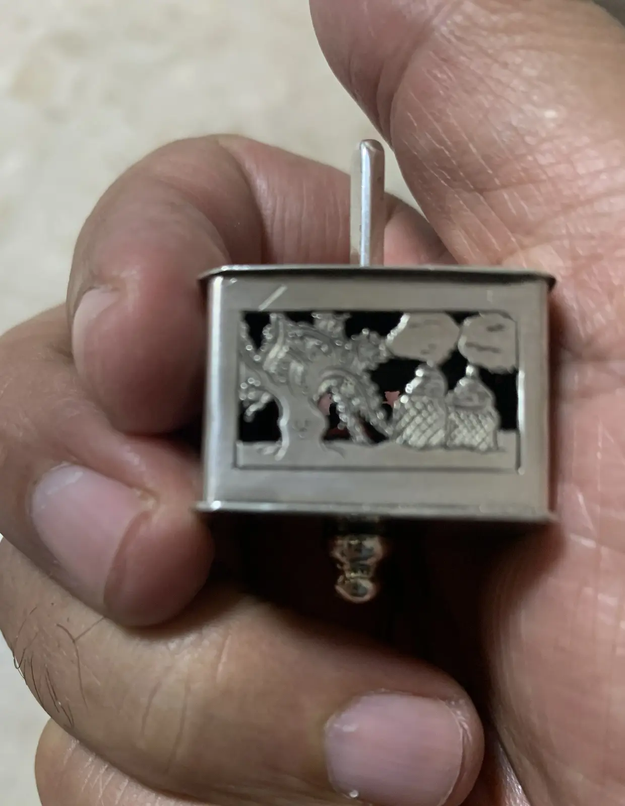 סביבון מבית אות המוצר של עודד דוידסון