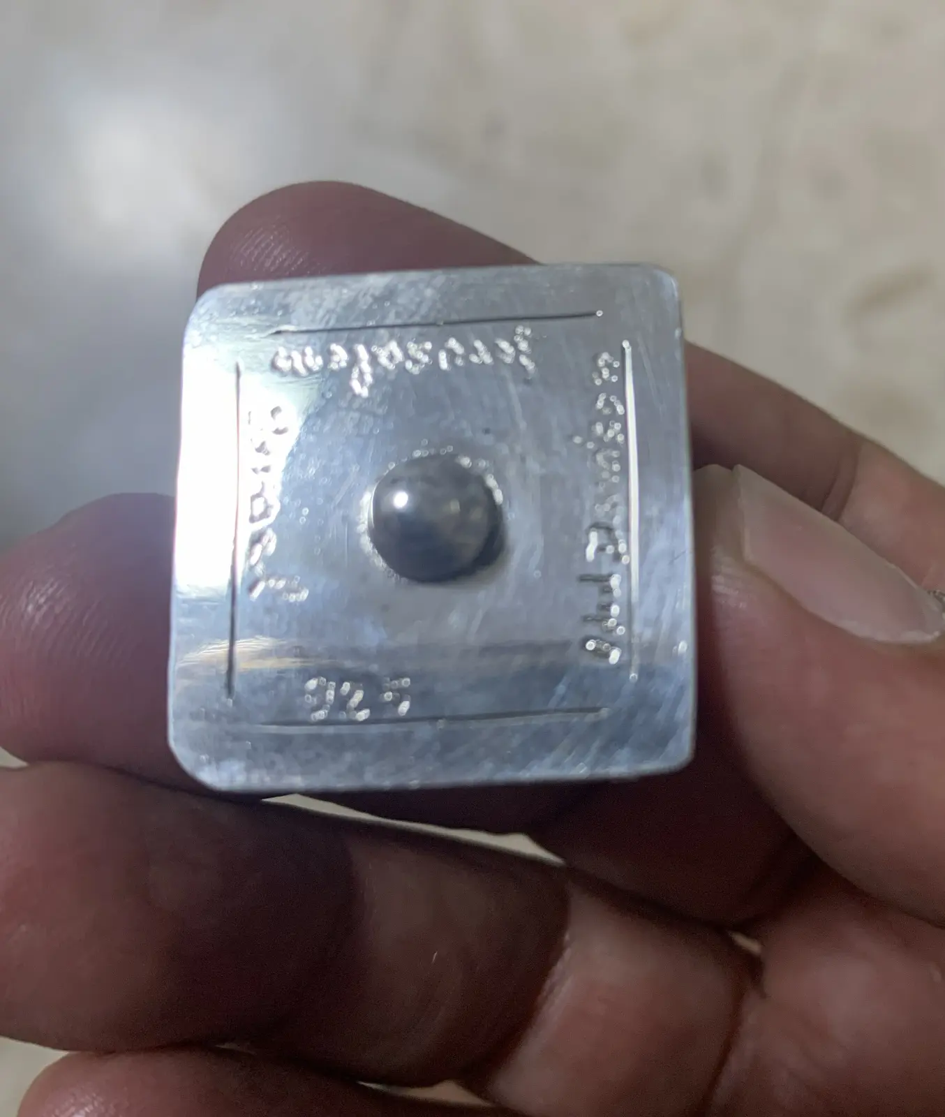 סביבון מבית אות המוצר של עודד דוידסון