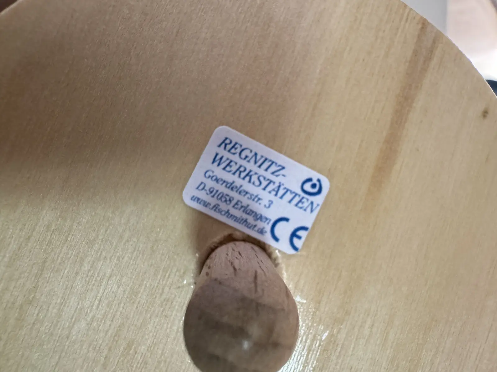 סביבון מתהפך שהוא גם פקק לבקבוק יין
