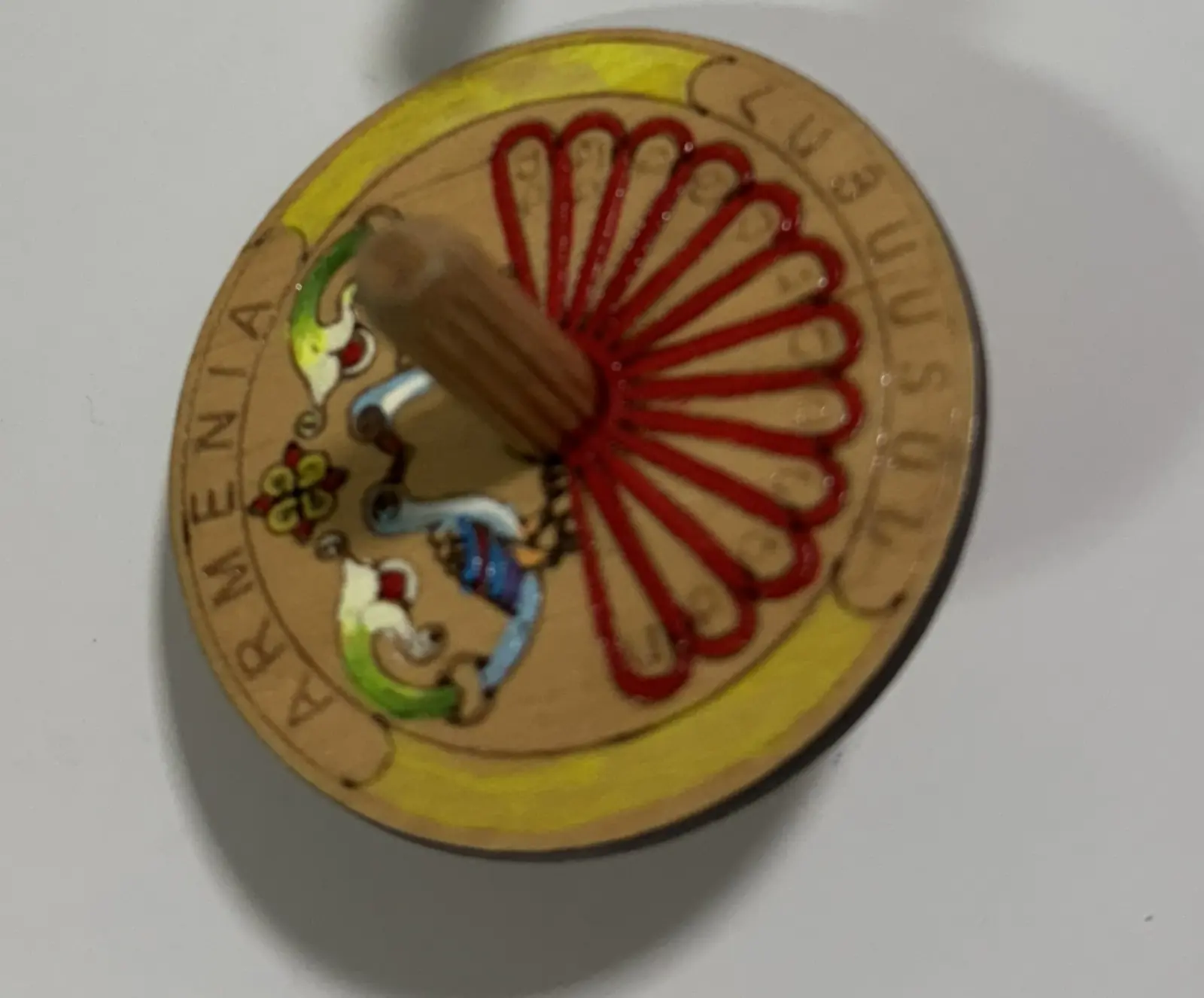 סביבון עץ ארמני