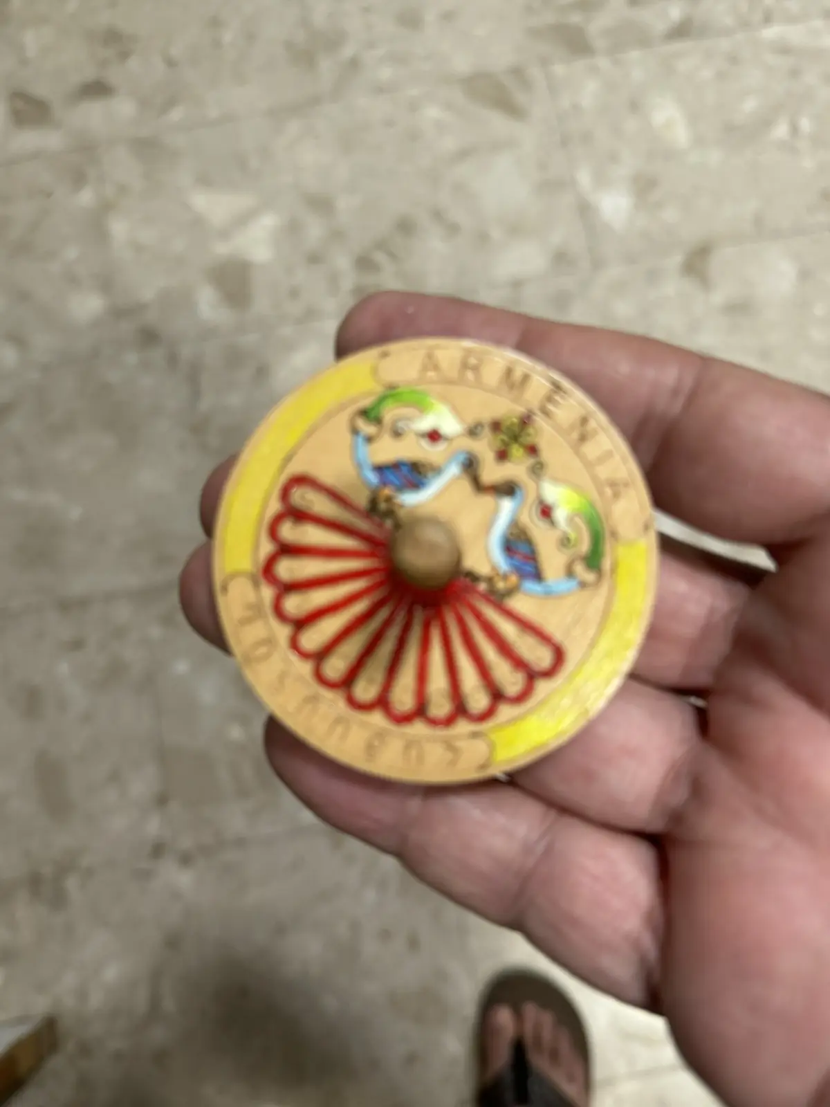 סביבון עץ ארמני