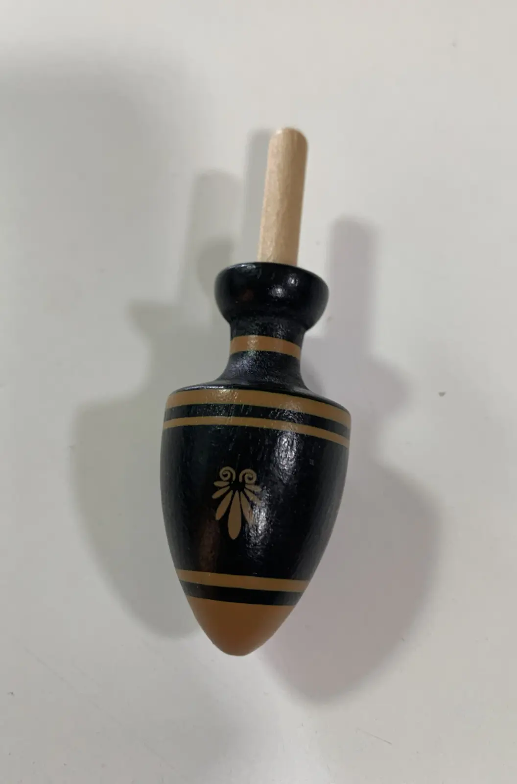 סביבוני כדי חרס  יווני של חברת סבורה מעץ