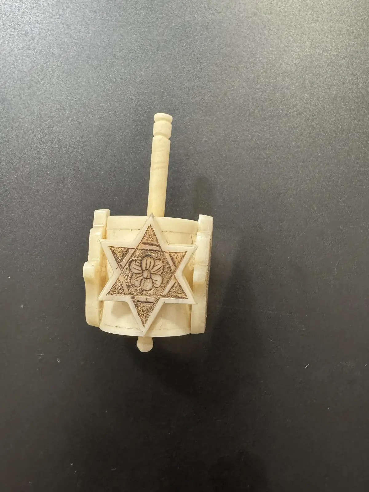 סביבון חנוכה מעצם