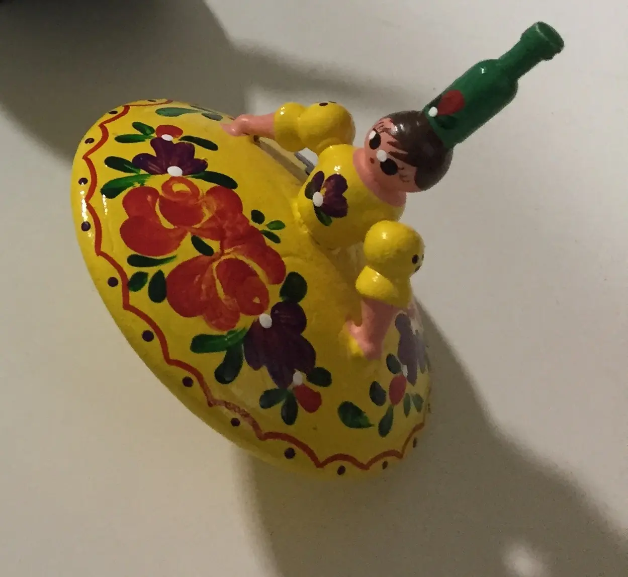 סביבון רקדנית עם שמלה  צהובה מהונגריה