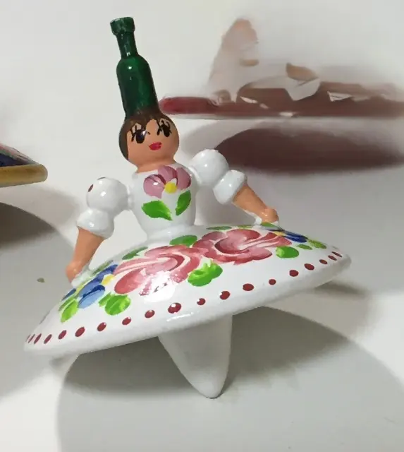 סביבון רקדנית עם שמלה  לבנה מהונגריה
