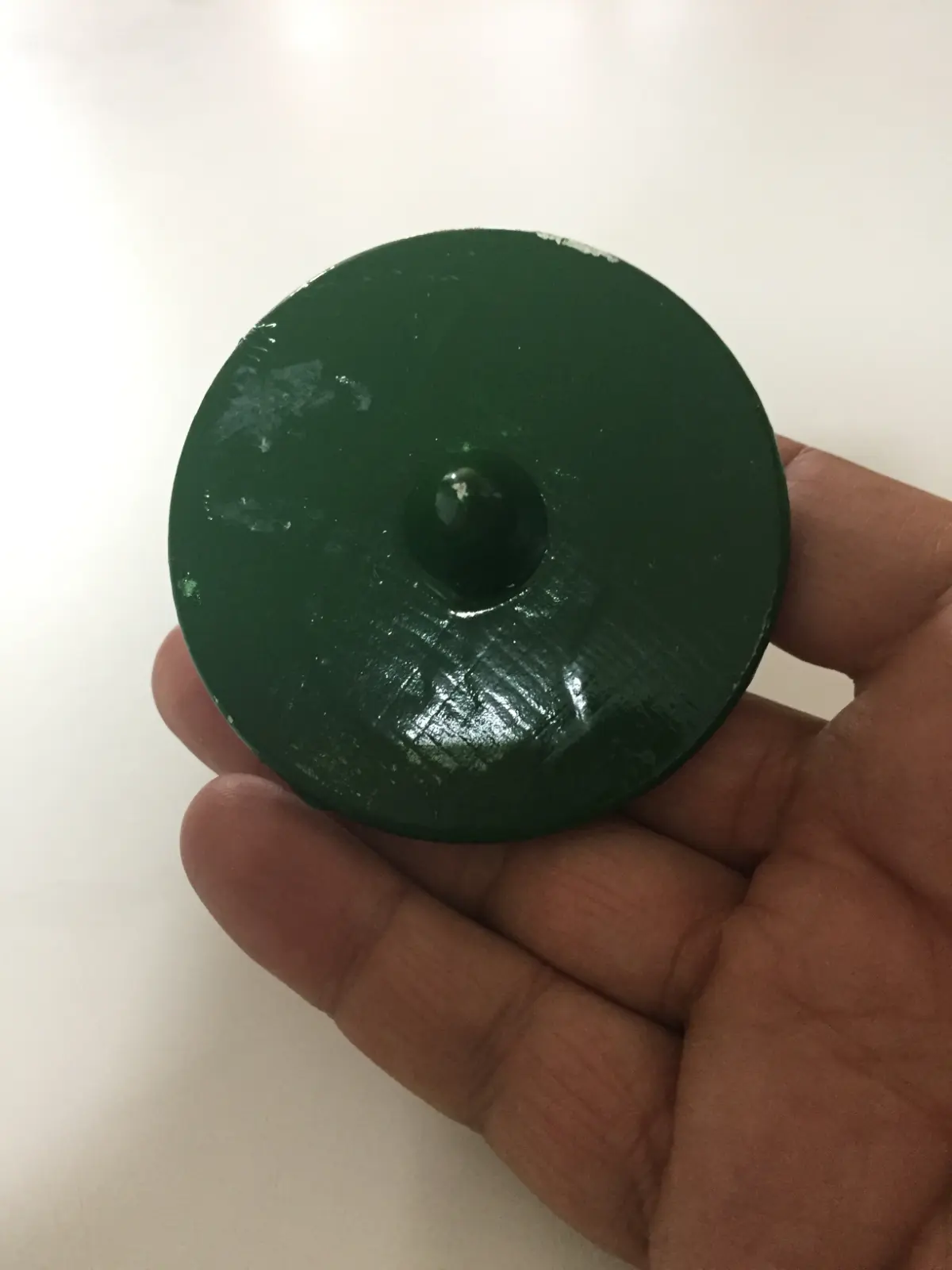 סביבון רקדנית עם שמלה ירוקה מהונגריה